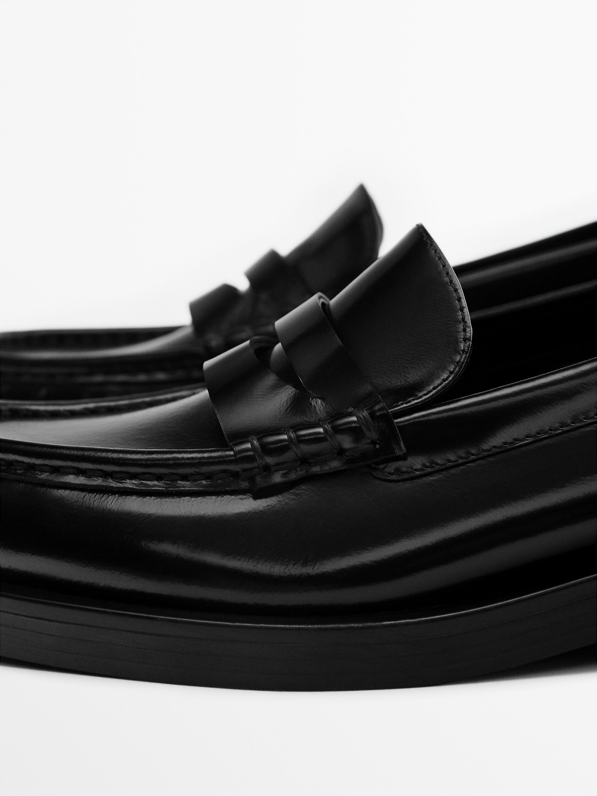Mocasín piel pieza metálica talón - NEGRO
