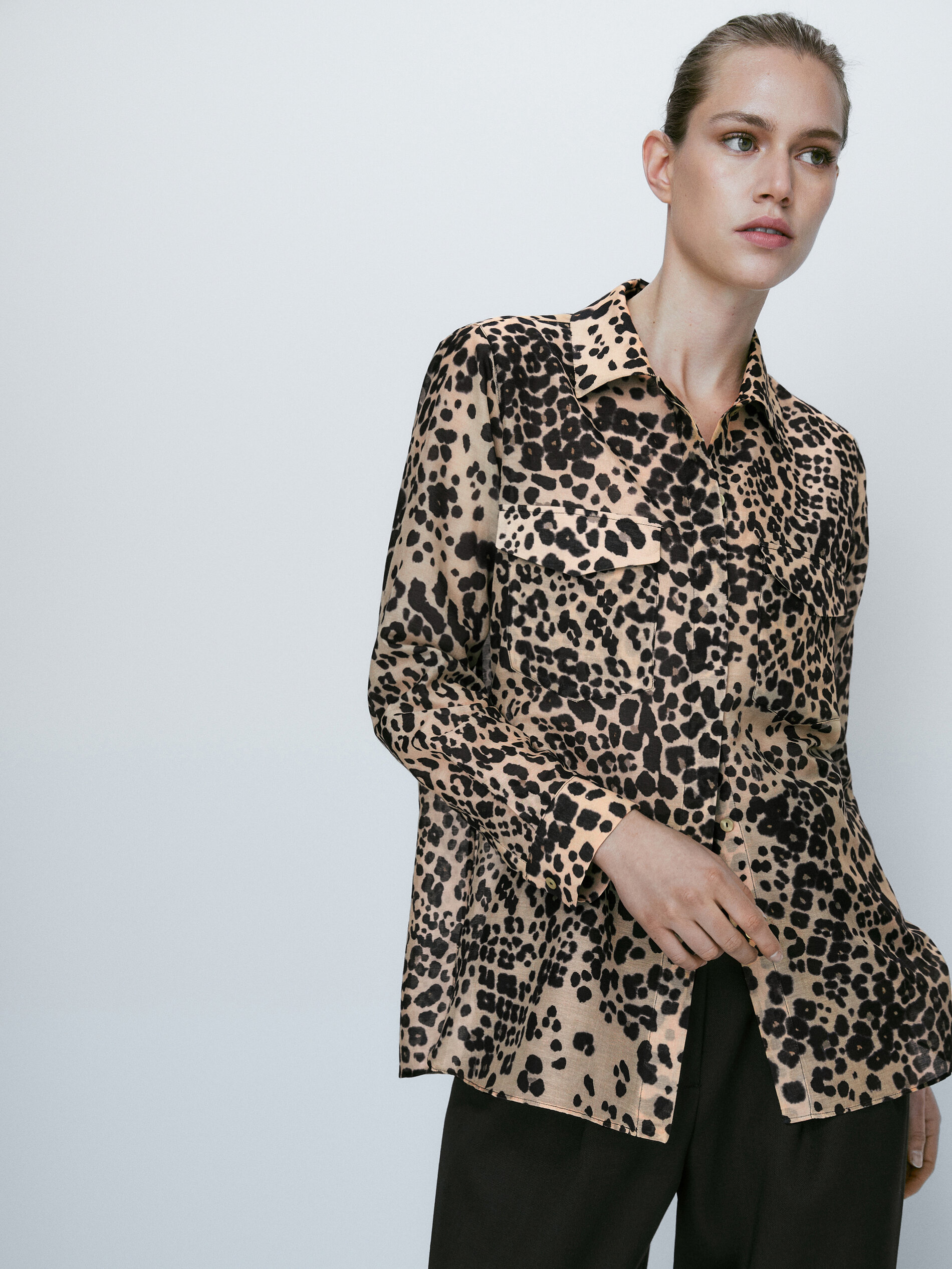 Camisa estampado animal bolsillos - MARRÓN