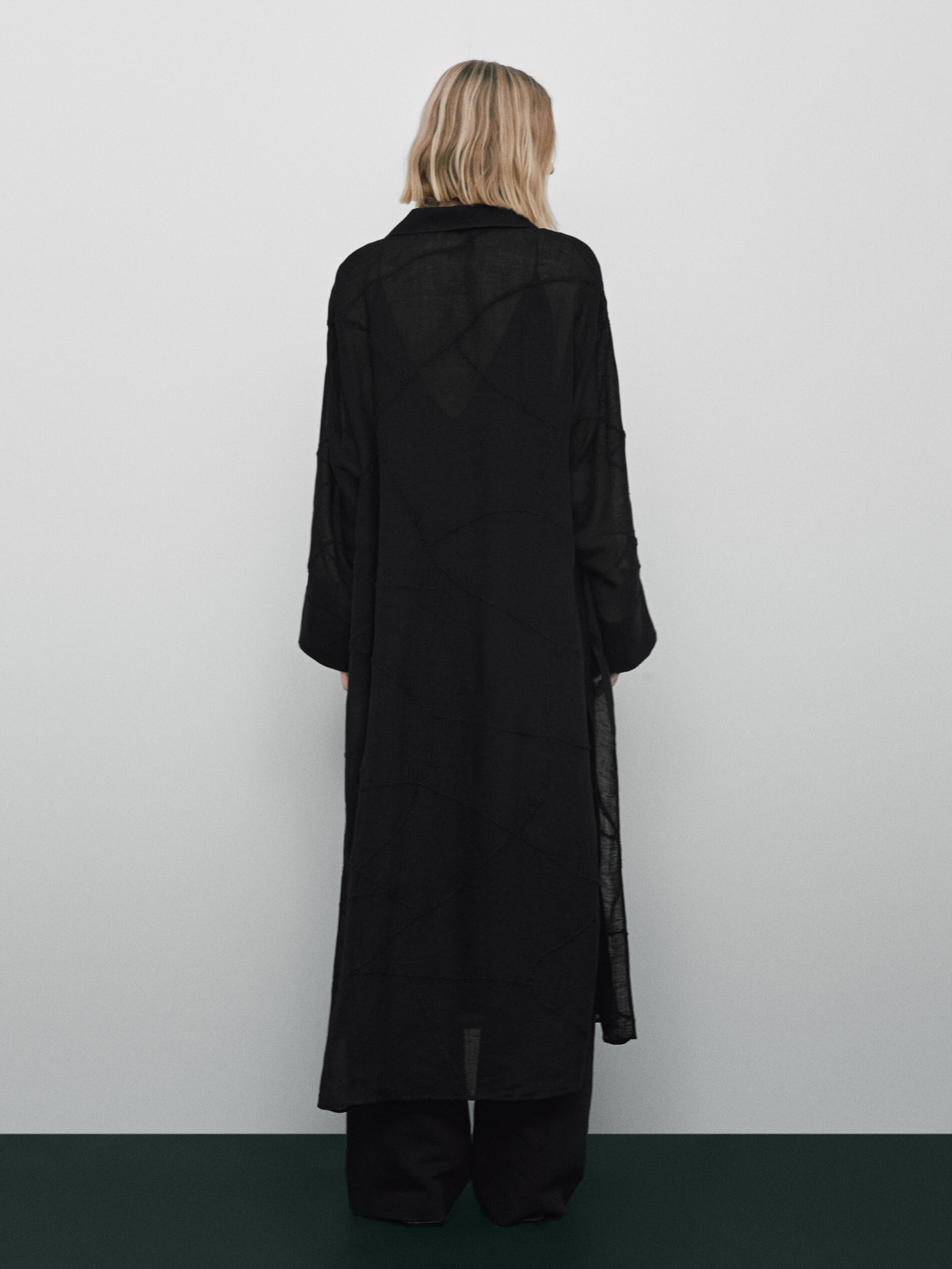 Blusón detalle bordados Limited Edition - NEGRO