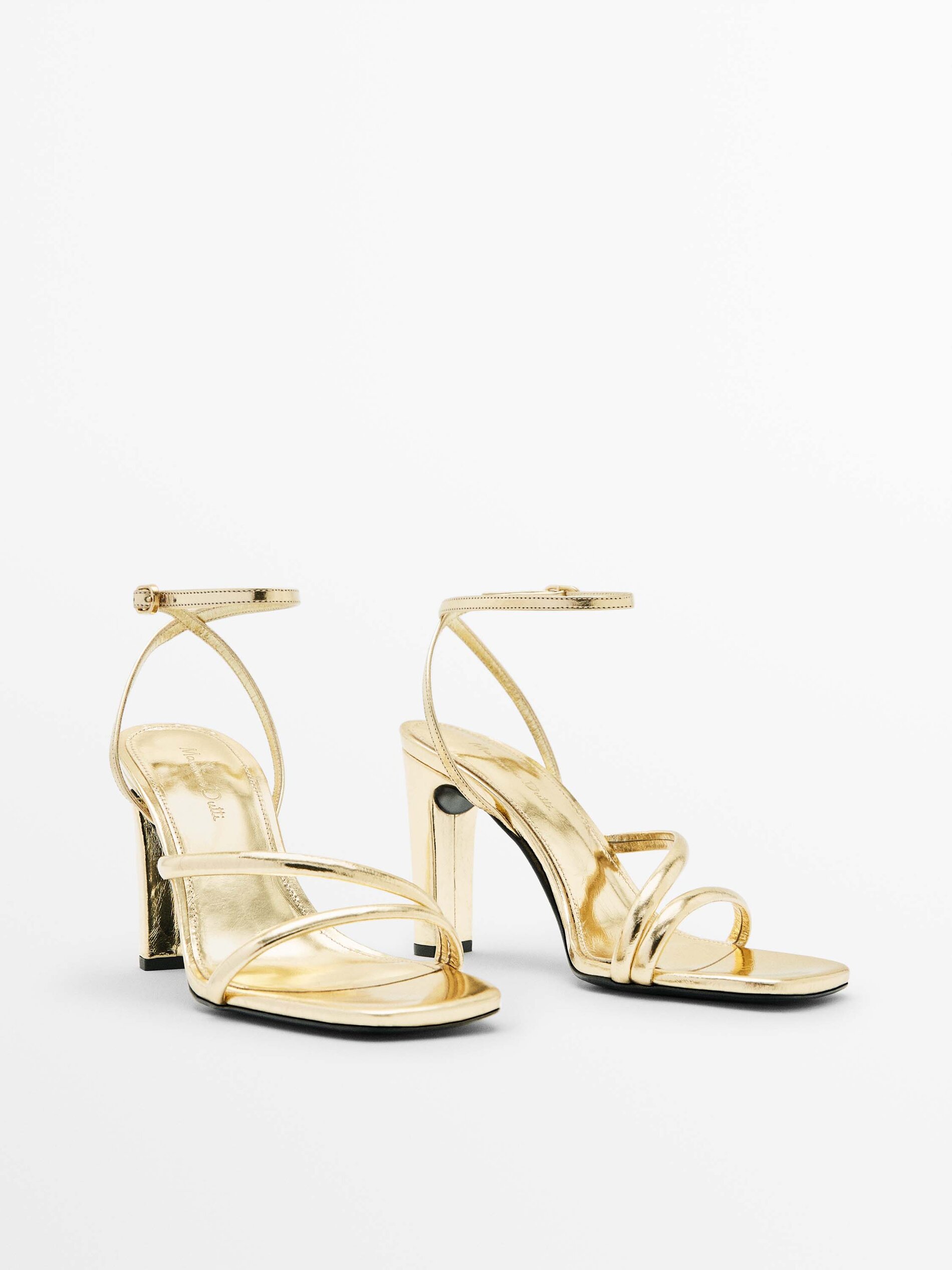 SANDALIA TACÓN TIRAS CON PULSERA - DORADO