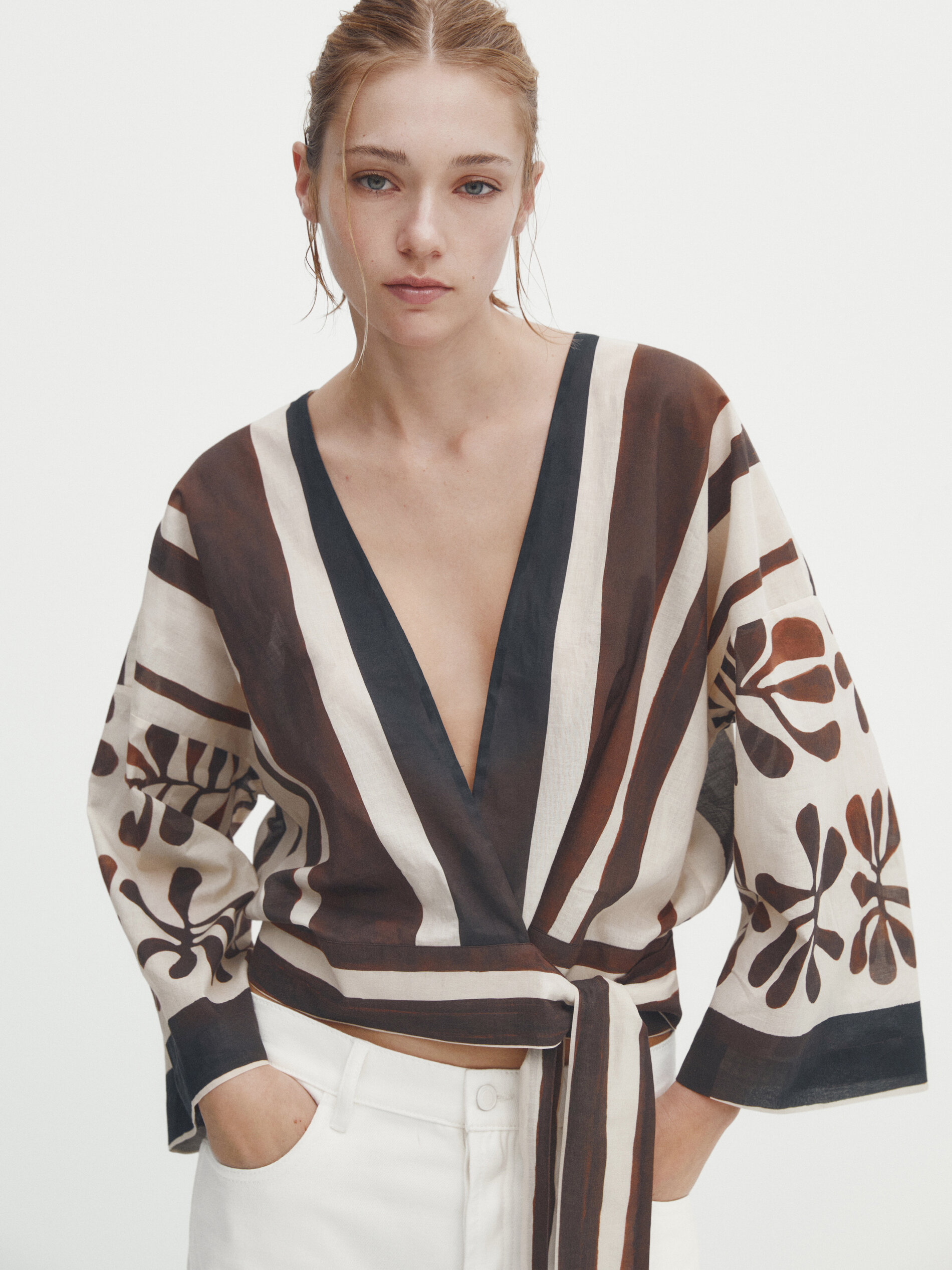 Camisa cruzada estampada - MARRÓN