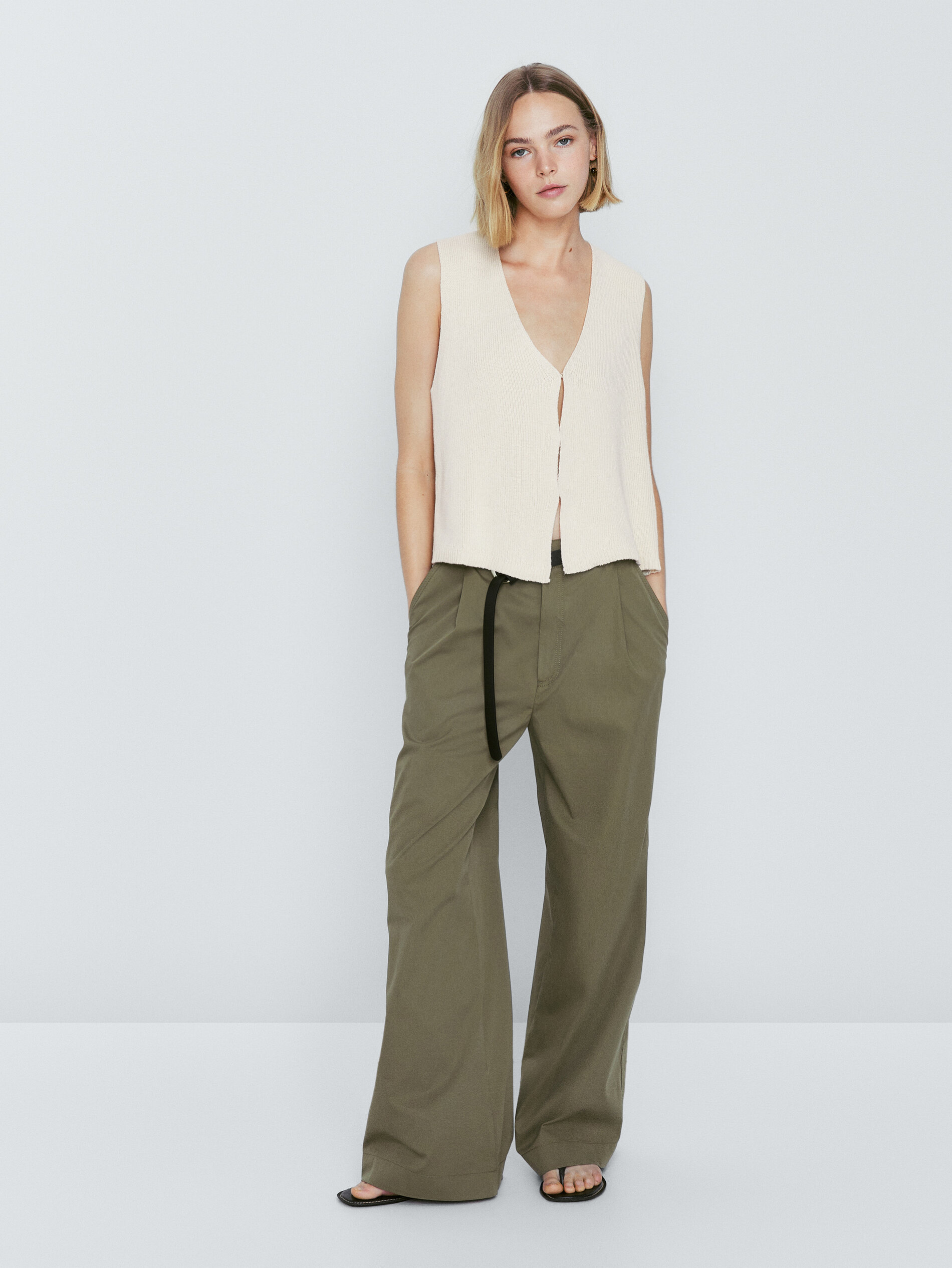 Chaleco punto cuello pico aberturas - CRUDO