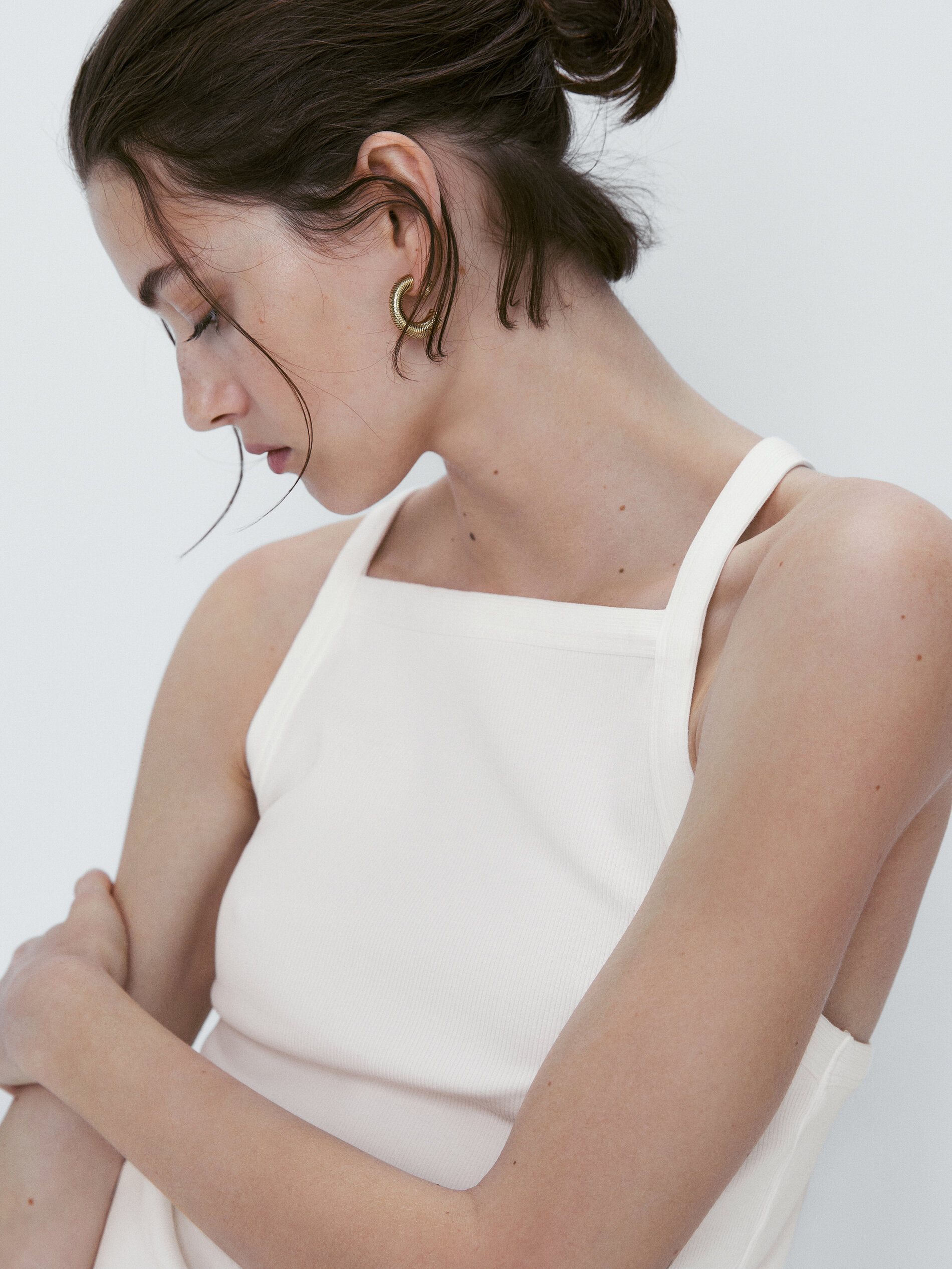 Top canalé tirantes cruzados - CRUDO