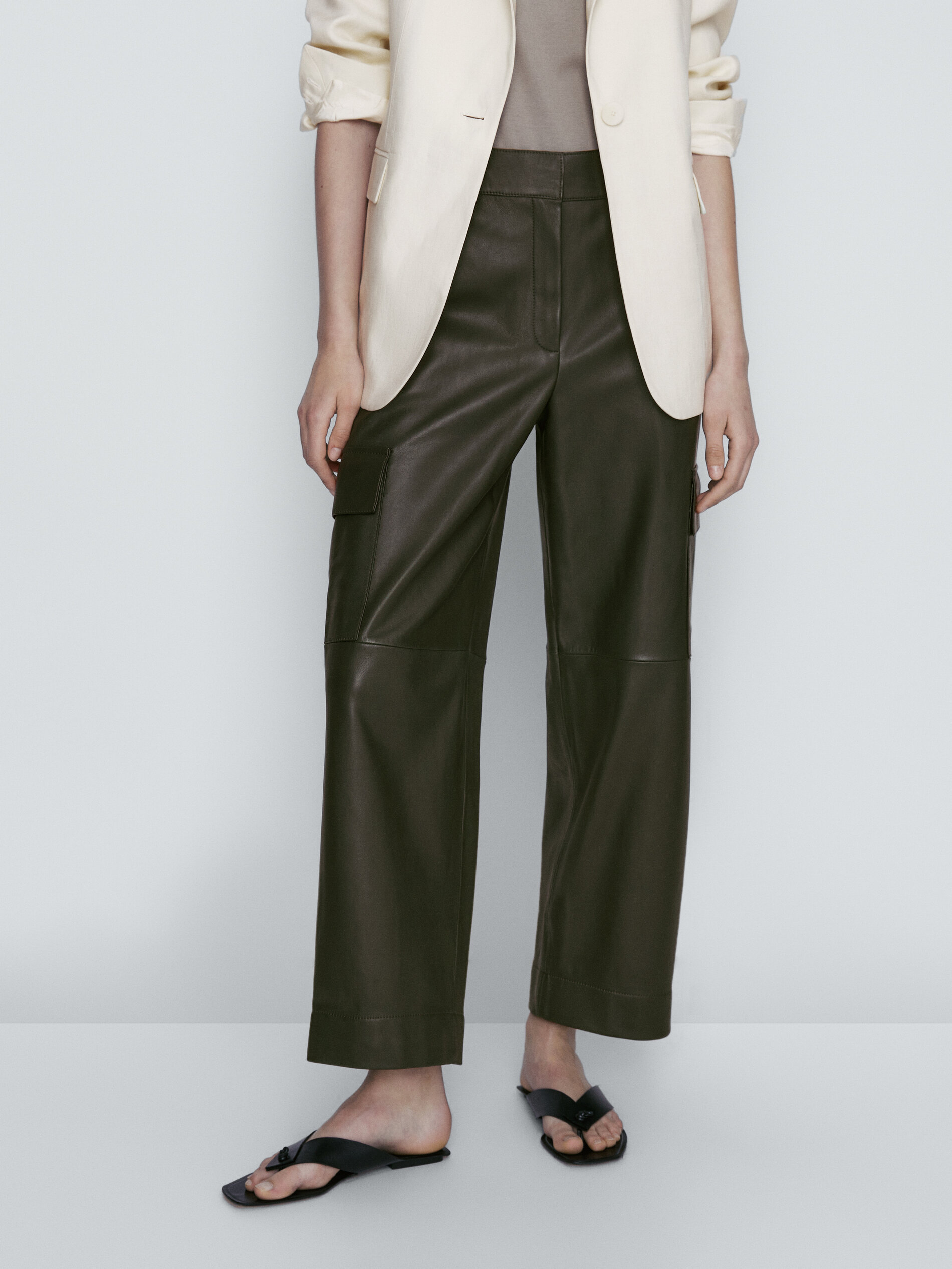 Pantalón piel napa cargo - VERDE