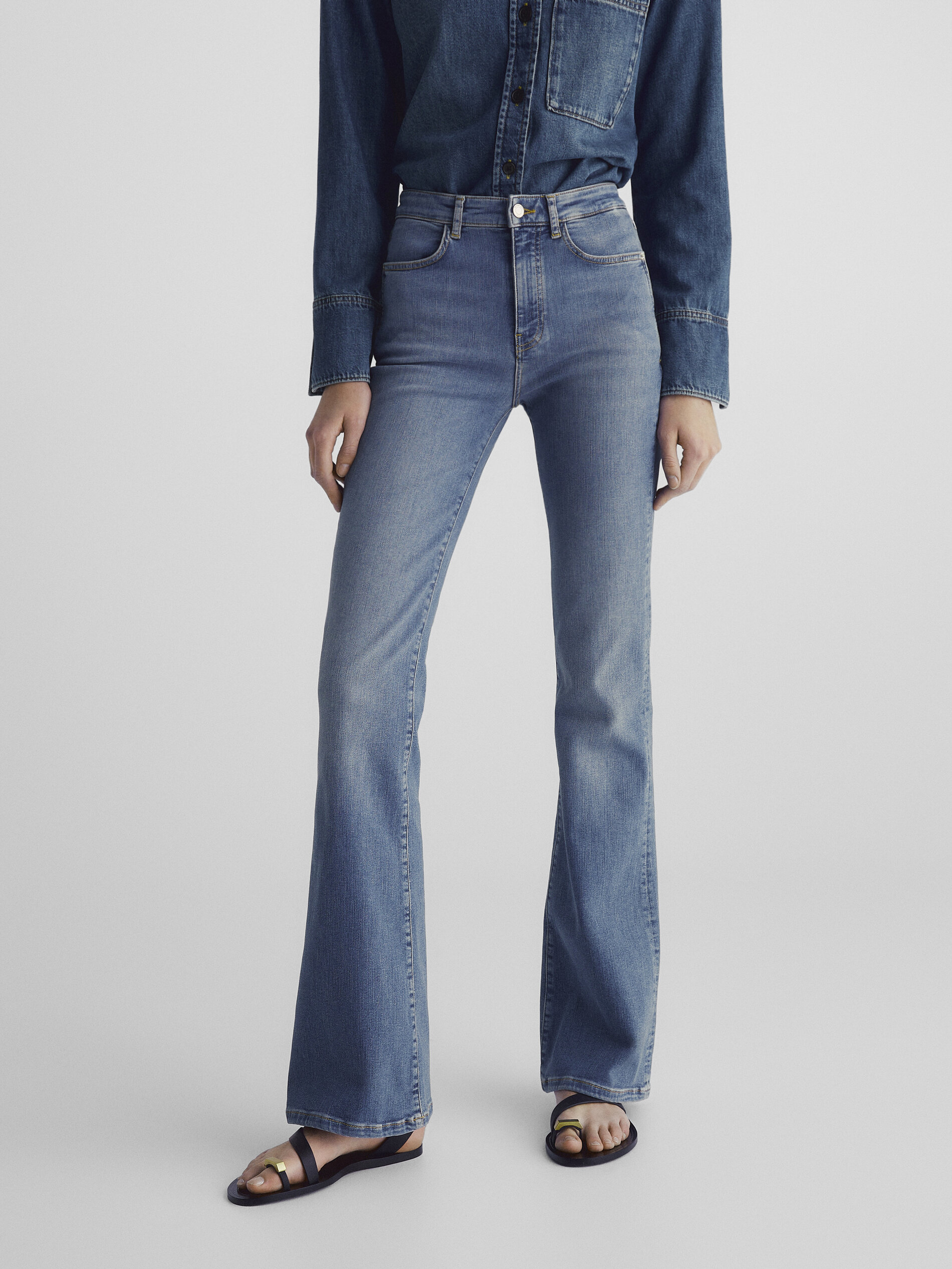 Pantalón vaquero tiro alto skinny flare - Azul Claro