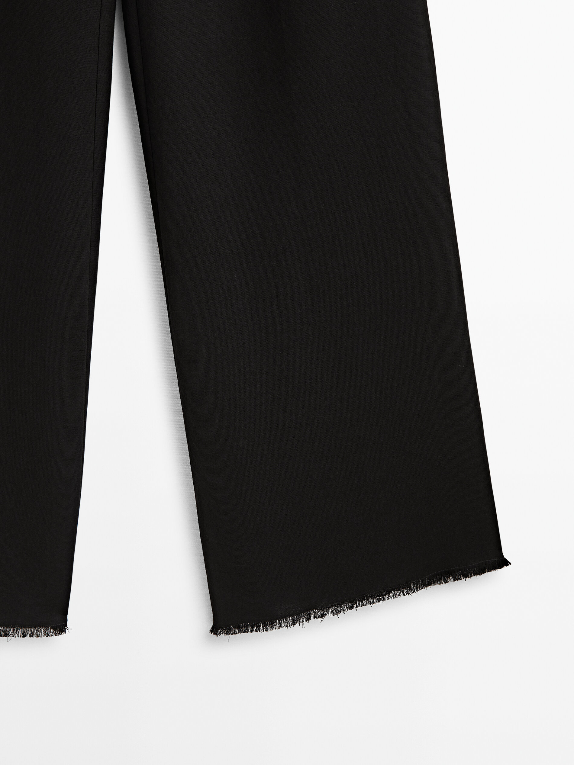 Pantalón negro pinzas desflecado - NEGRO