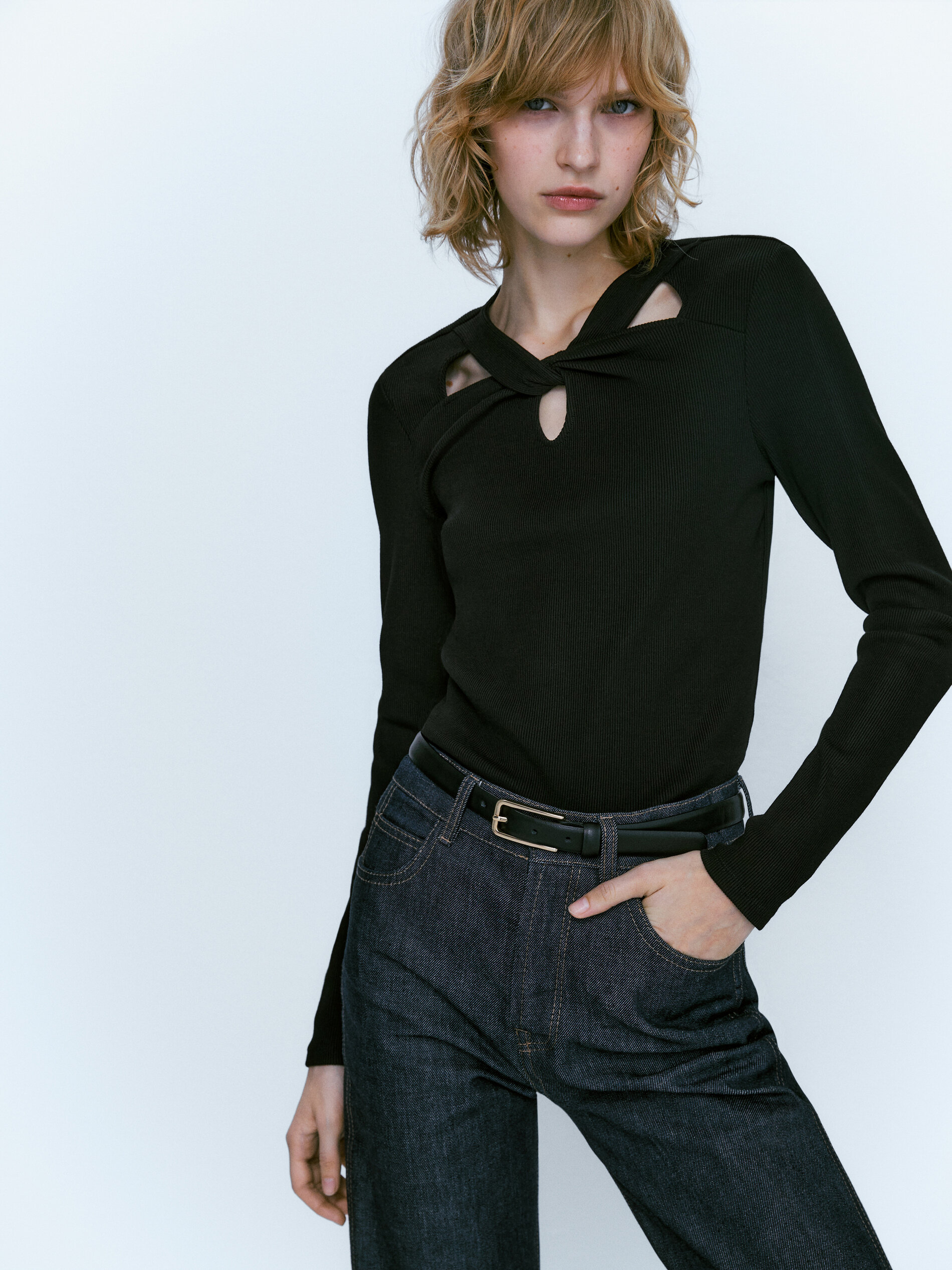 Camiseta cut out canalé - NEGRO