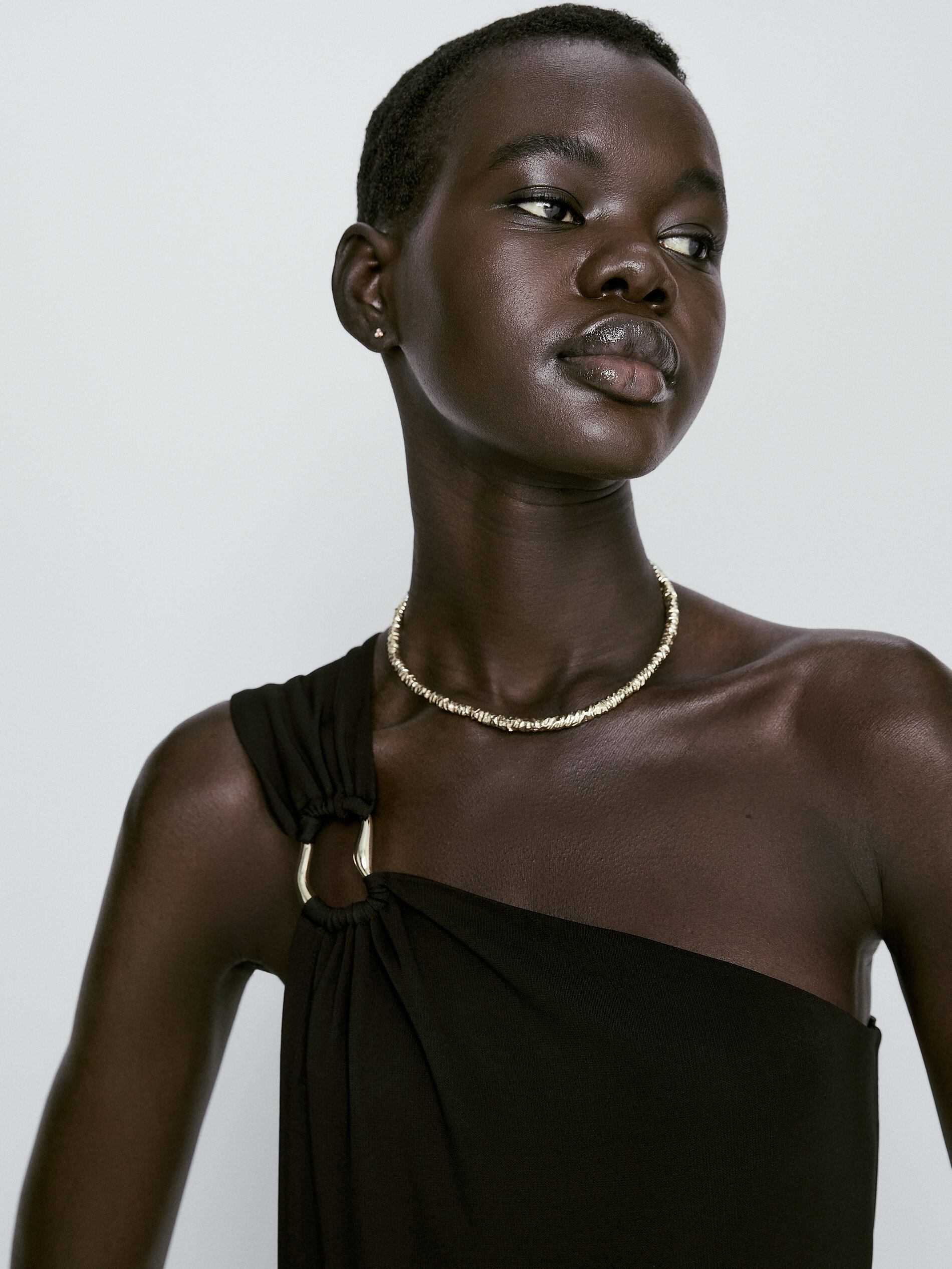 Vestido asimétrico detalle pieza - NEGRO