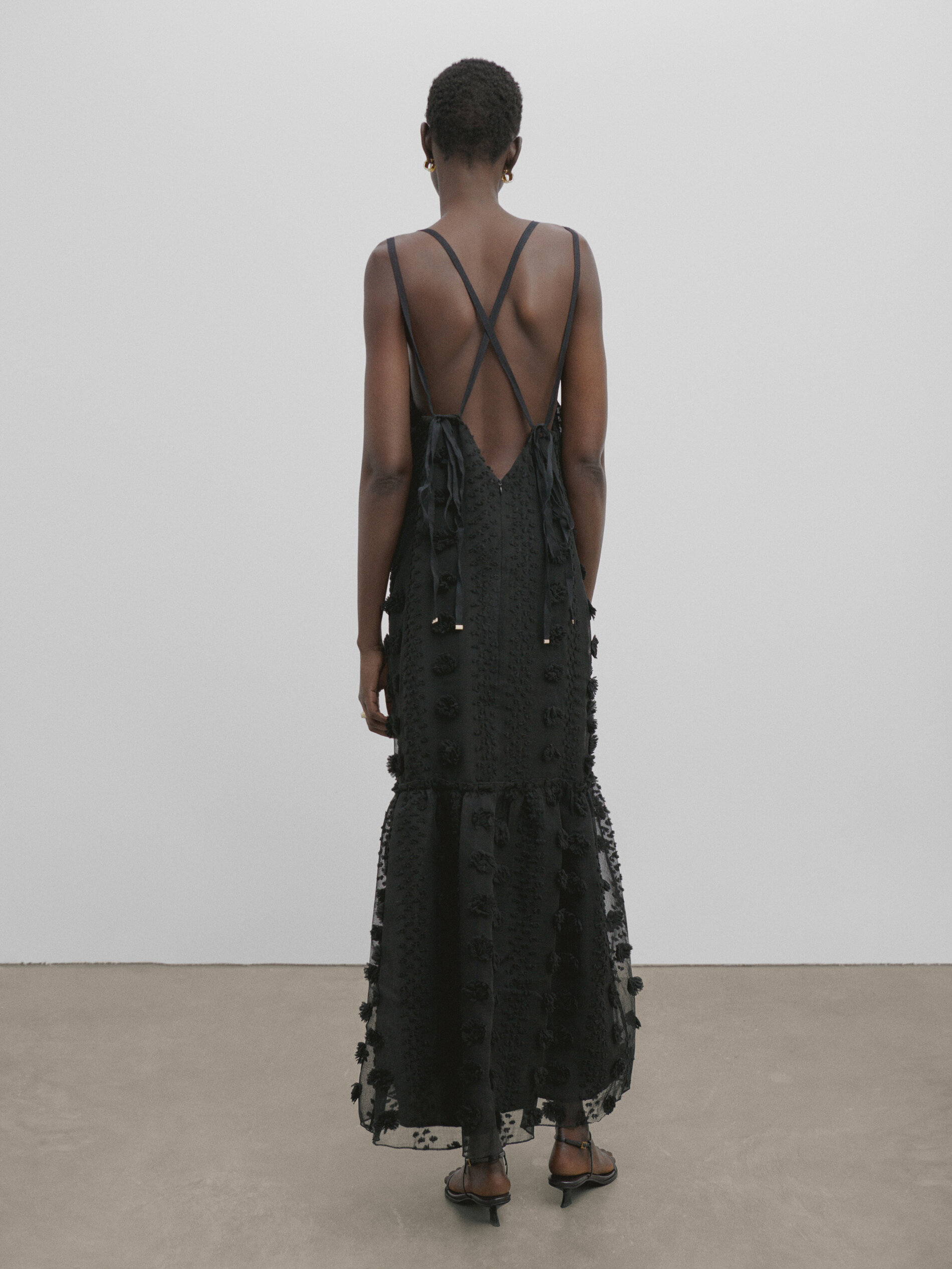 Vestido largo relieve doble tirante -Studio - NEGRO