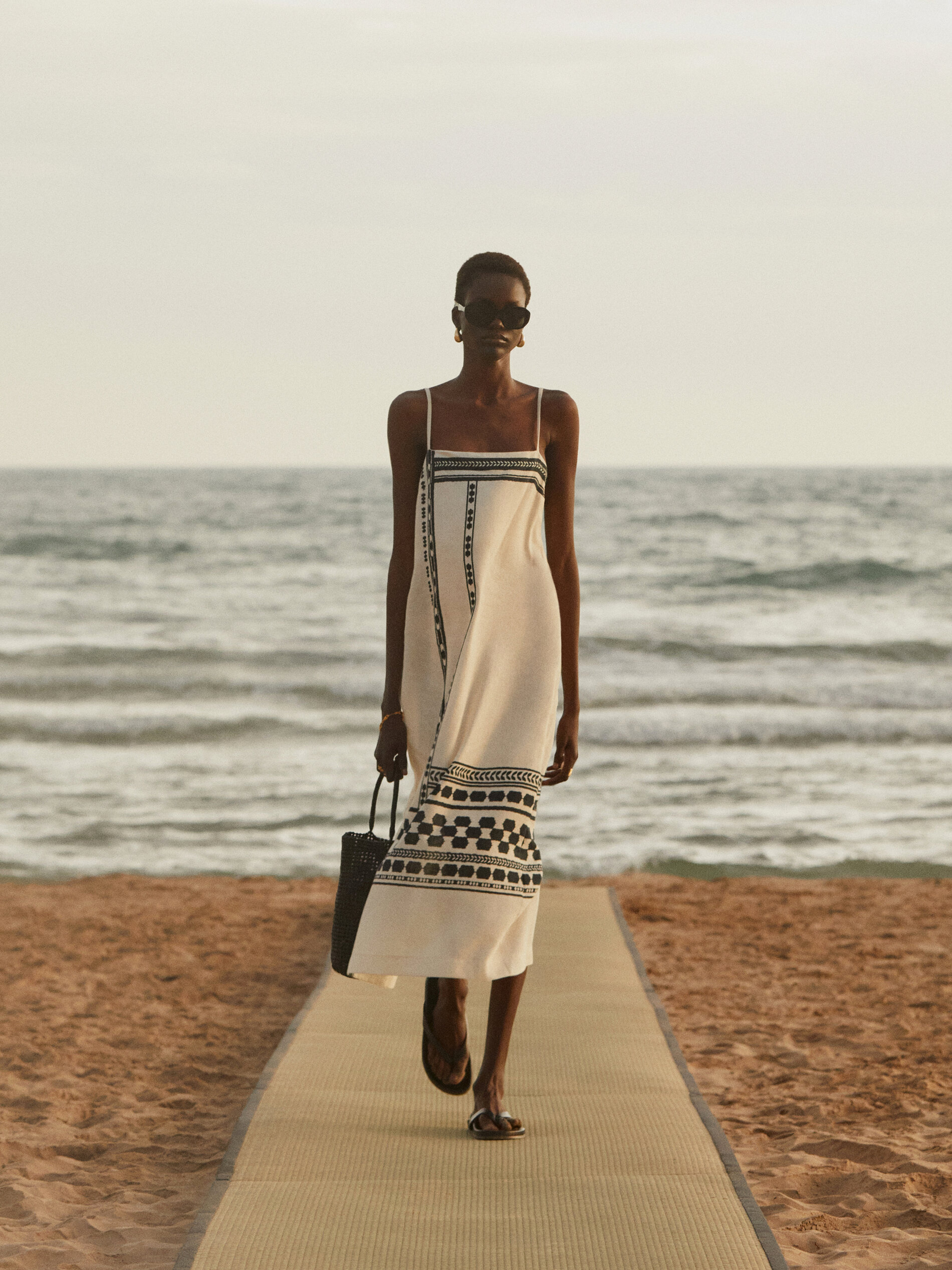 Vestido midi tirantes detalle cenefa - CRUDO