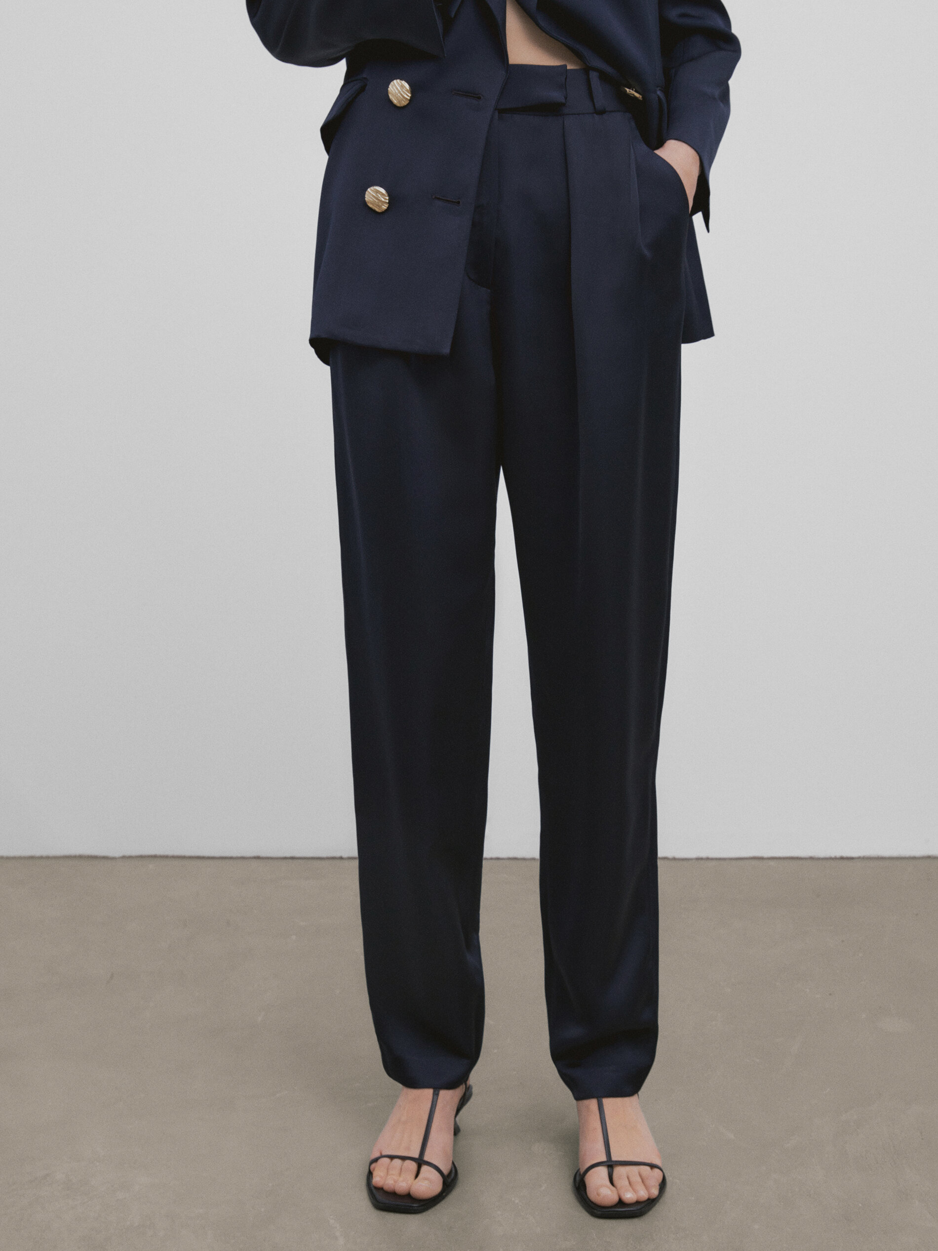 Pantalón fluido satinado pinzas -Studio - AZUL MARINO