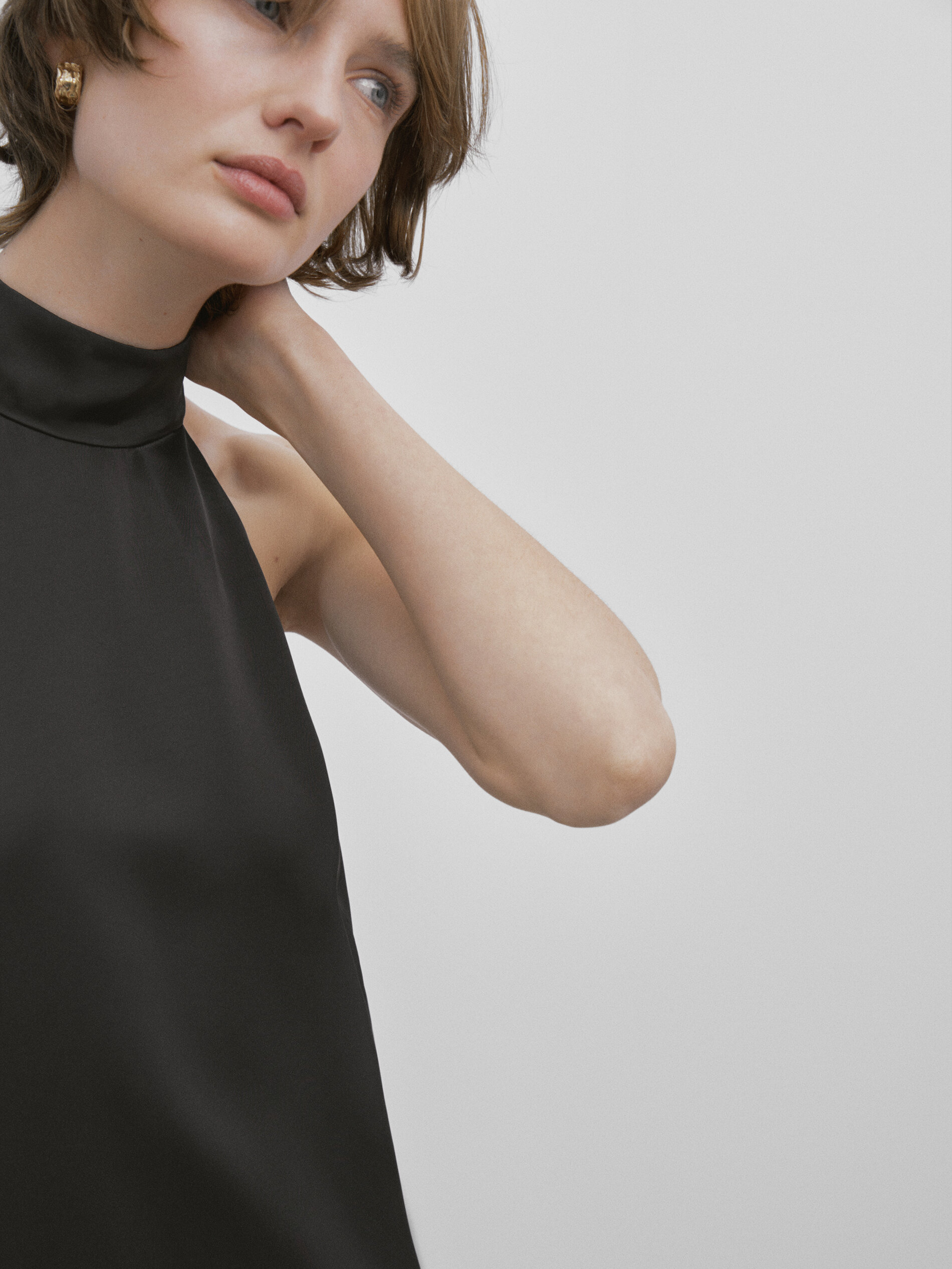 Vestido corto halter -Studio - NEGRO