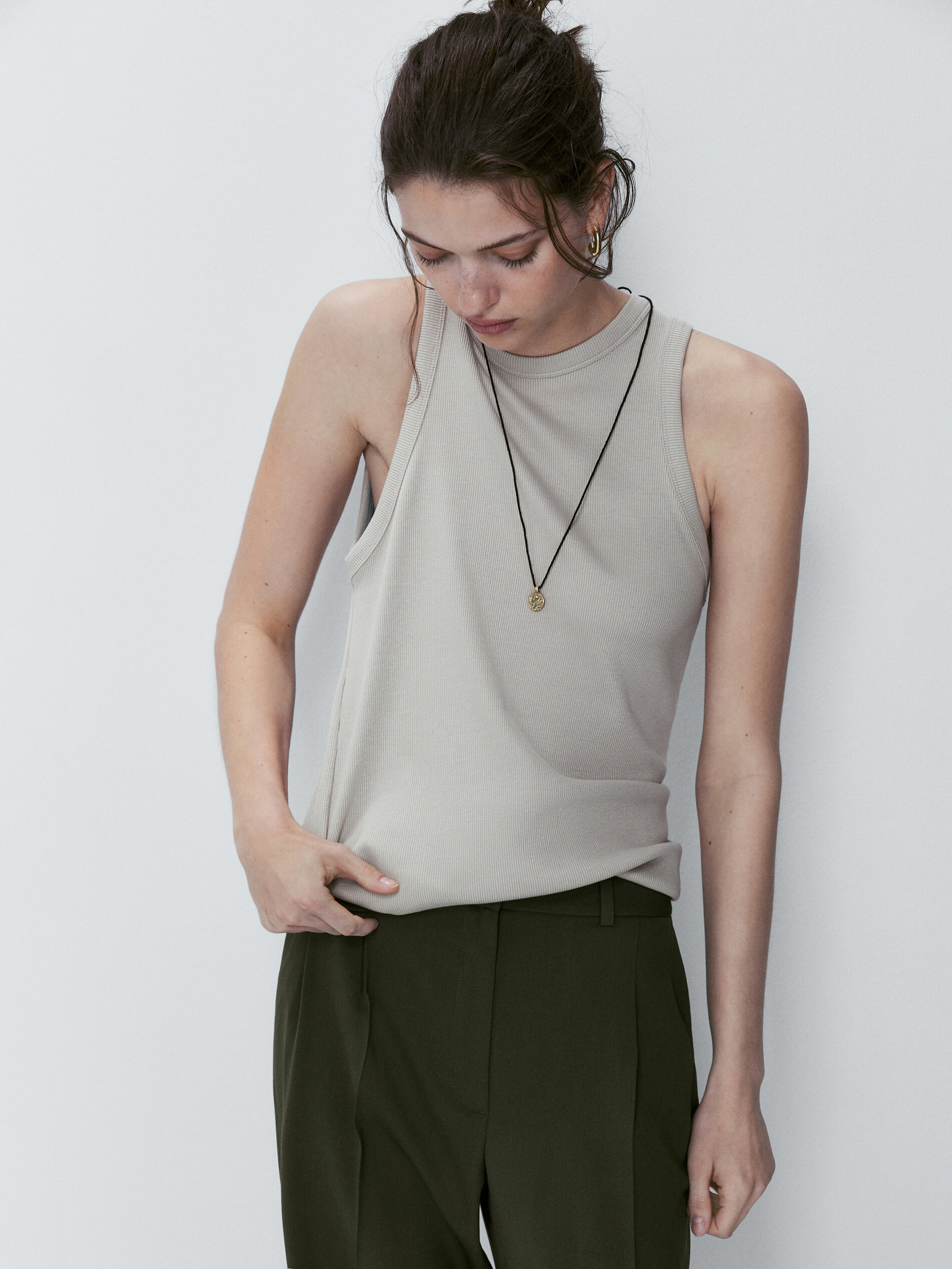 Pantalón mezcla lana detalle solapa - KAKI