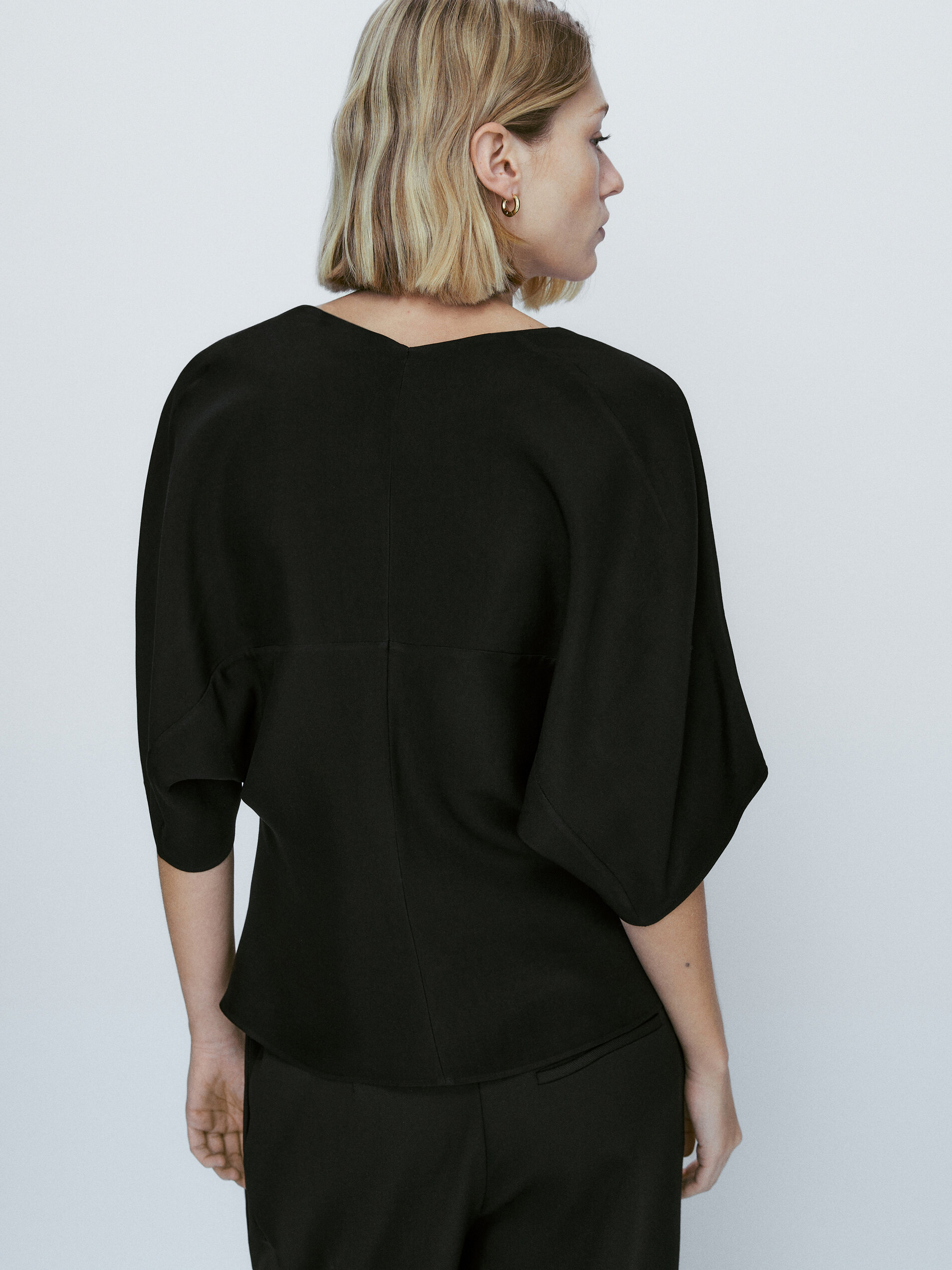 Cuerpo negro escote pico - NEGRO