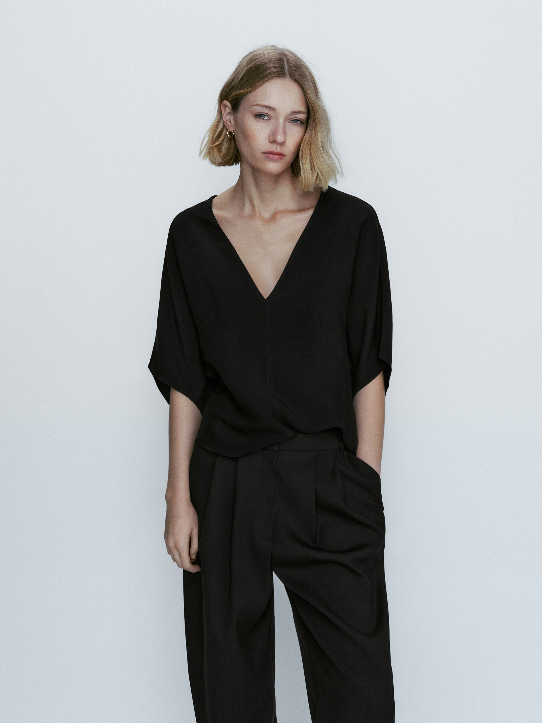 Cuerpo negro escote pico - NEGRO