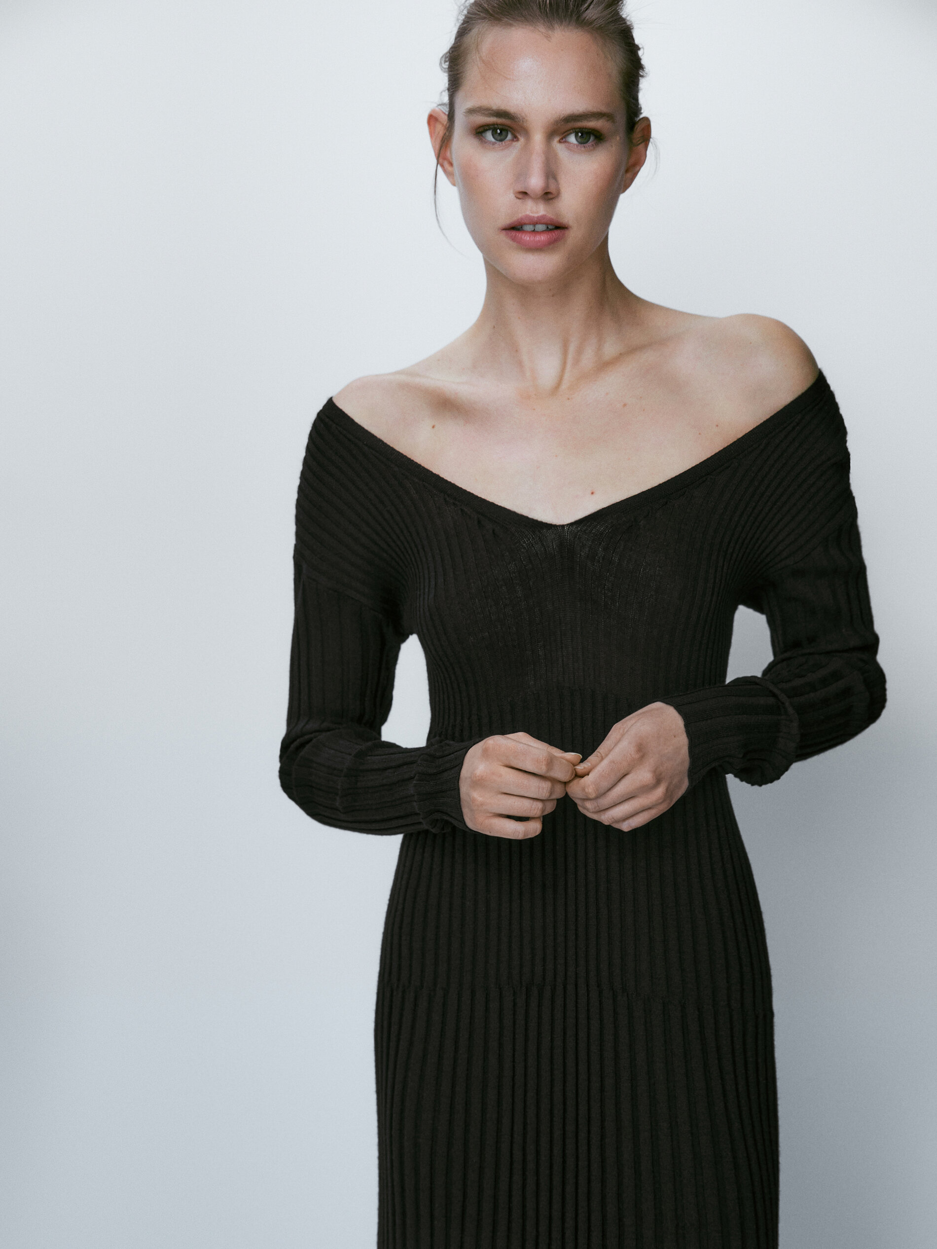 Vestido largo canalé negro cuello pico - NEGRO