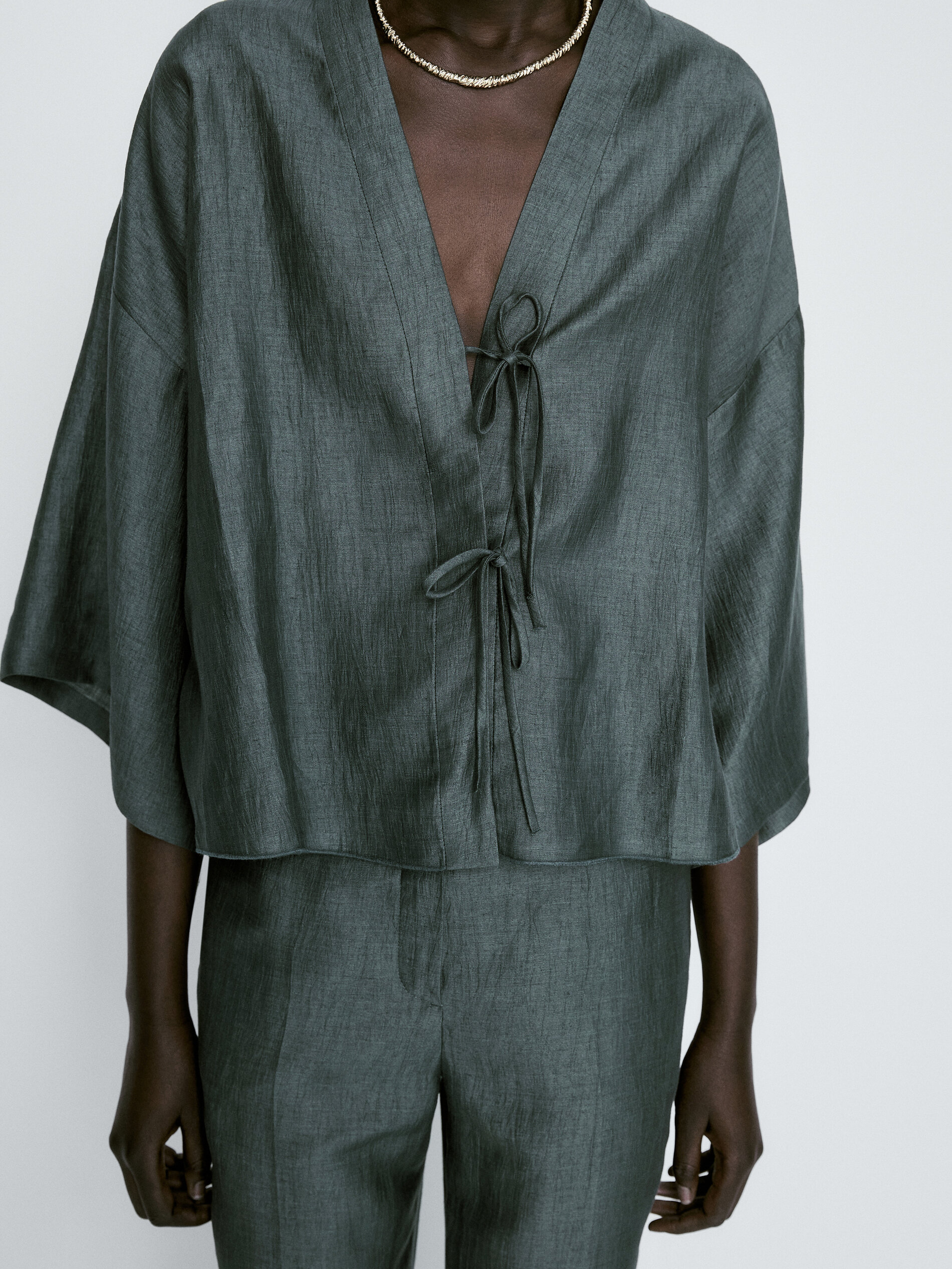 Kimono corto mezcla lino lazos - VERDE