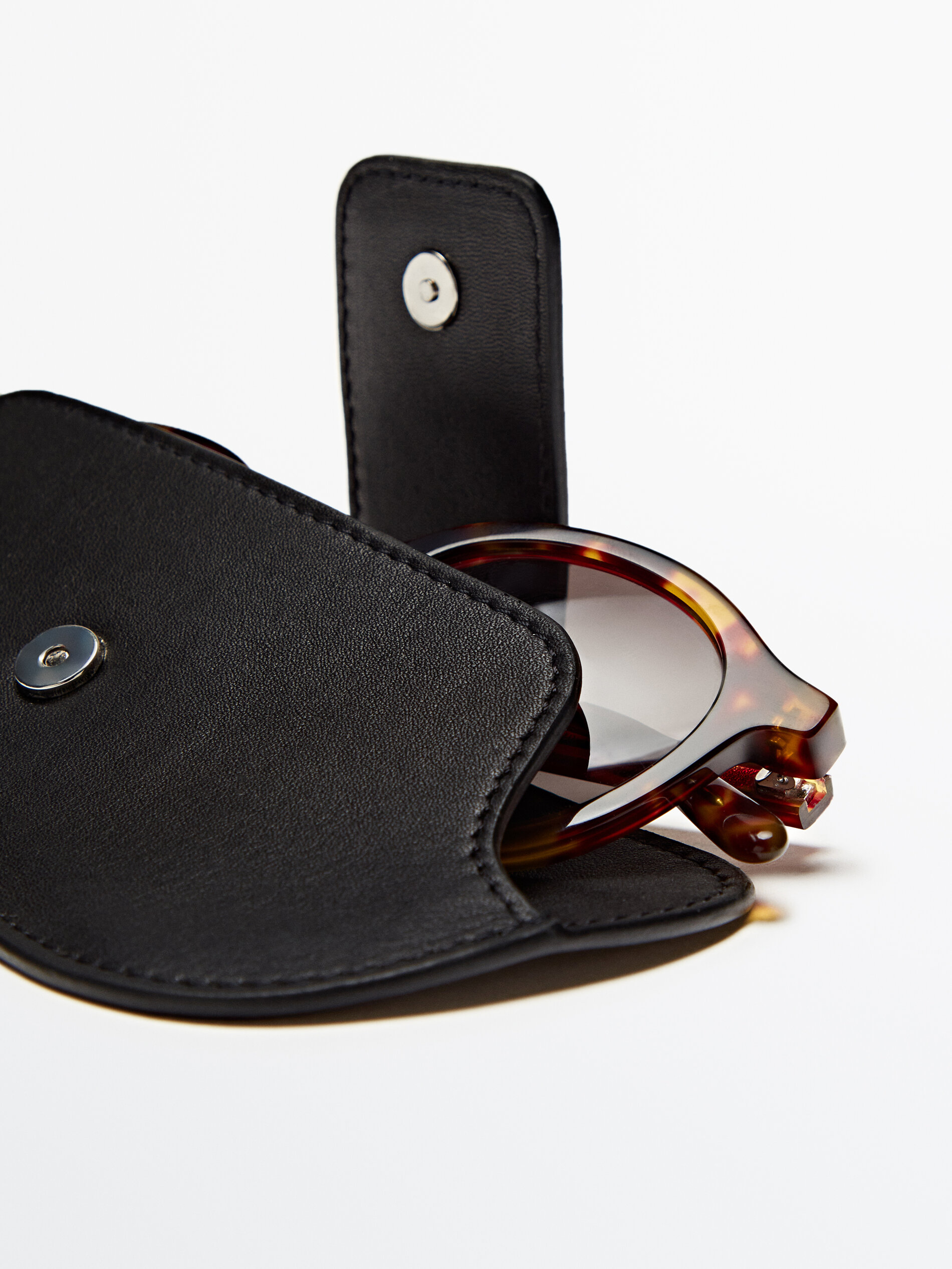 Funda piel gafas con correa - NEGRO