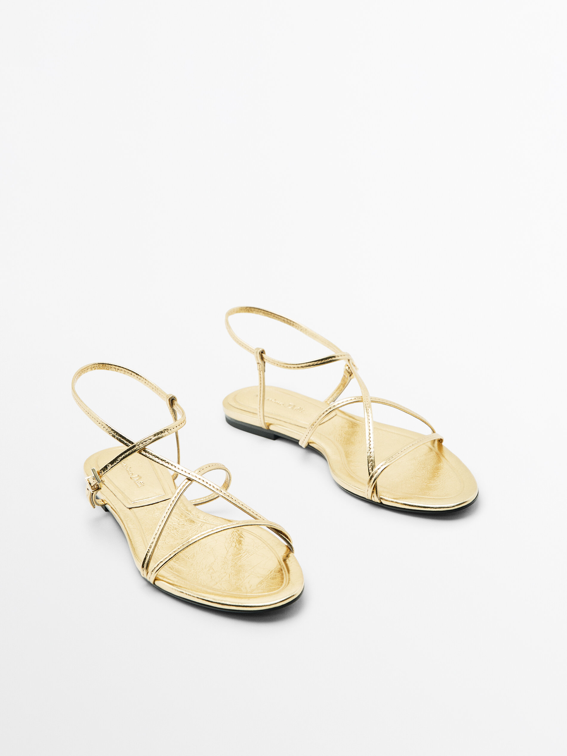 SANDALIA PLANA MULTITIRAS FINAS - DORADO