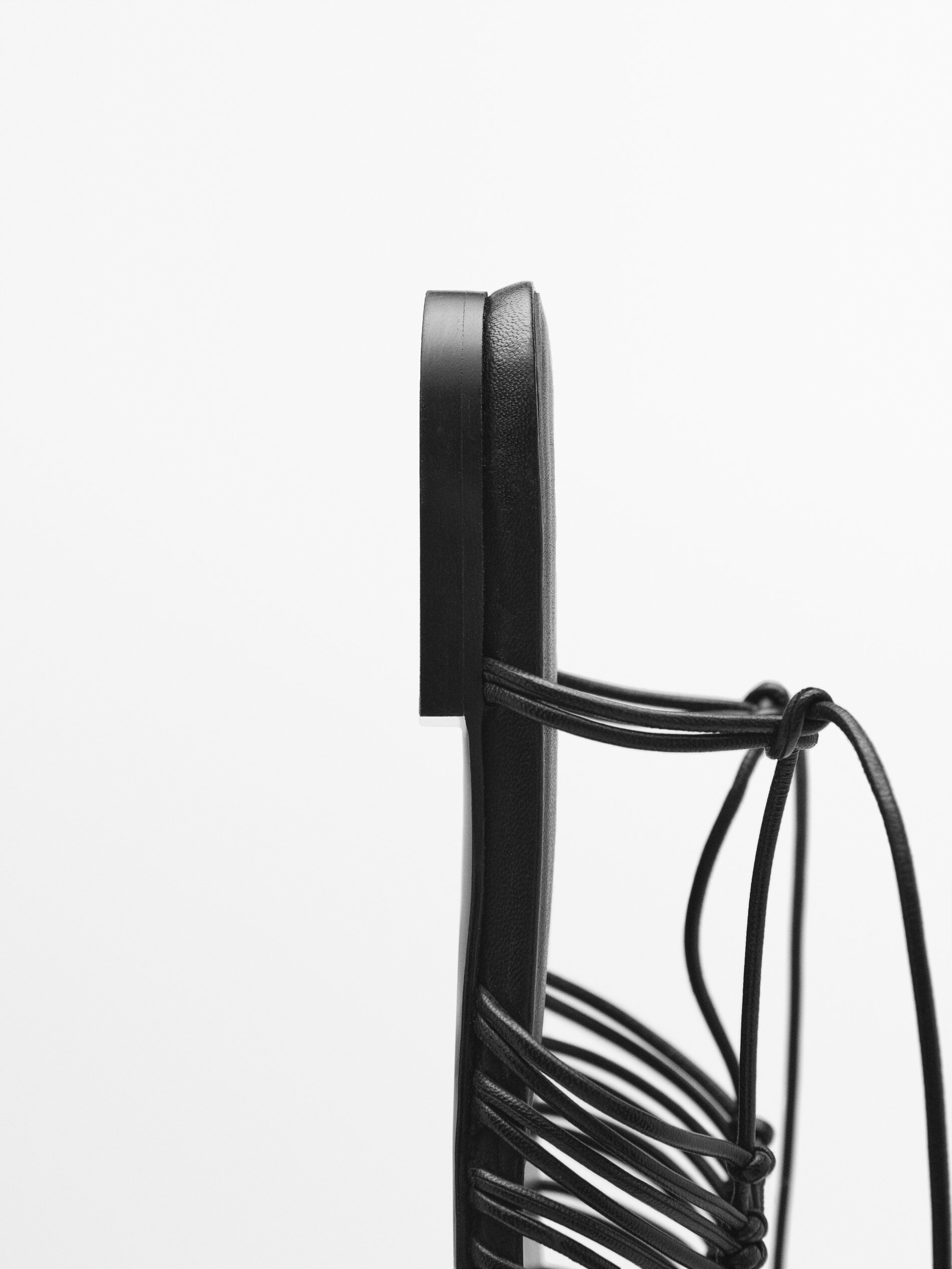 Sandalia plana multicuerdas - NEGRO