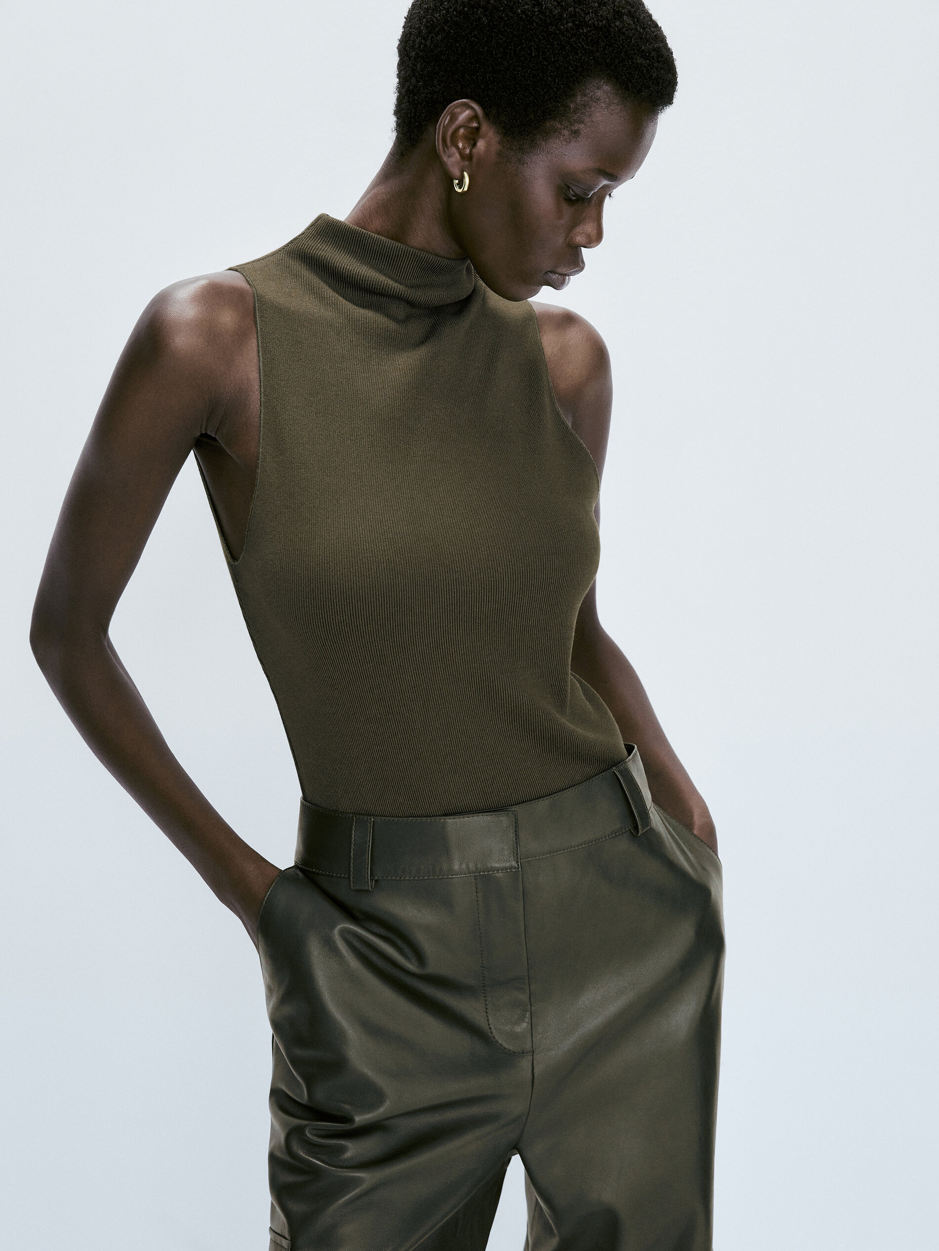 Top canalé perkins sin mangas - KAKI OSCURO