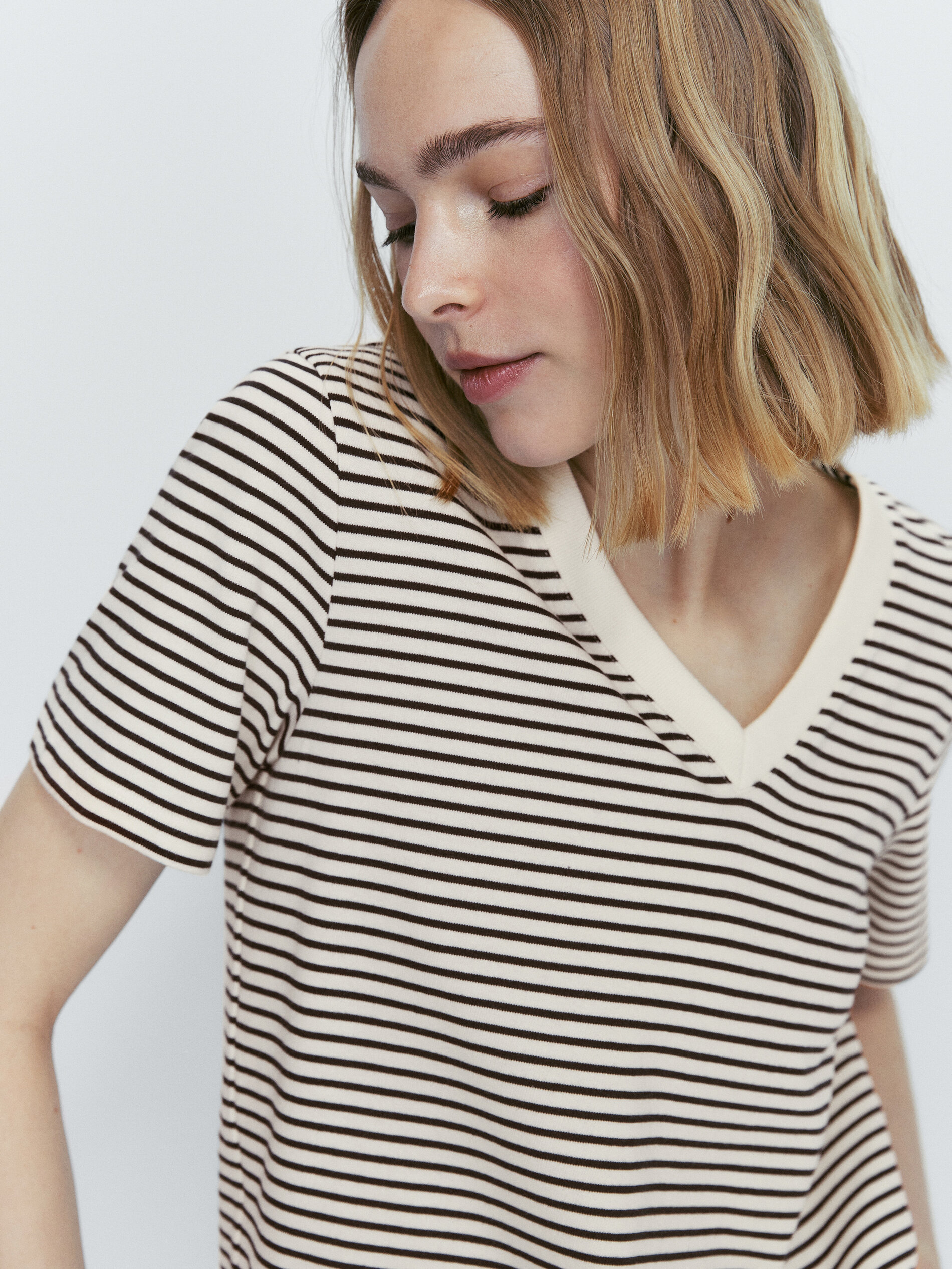 Camiseta rayas cuello pico contraste algodón - CRUDO