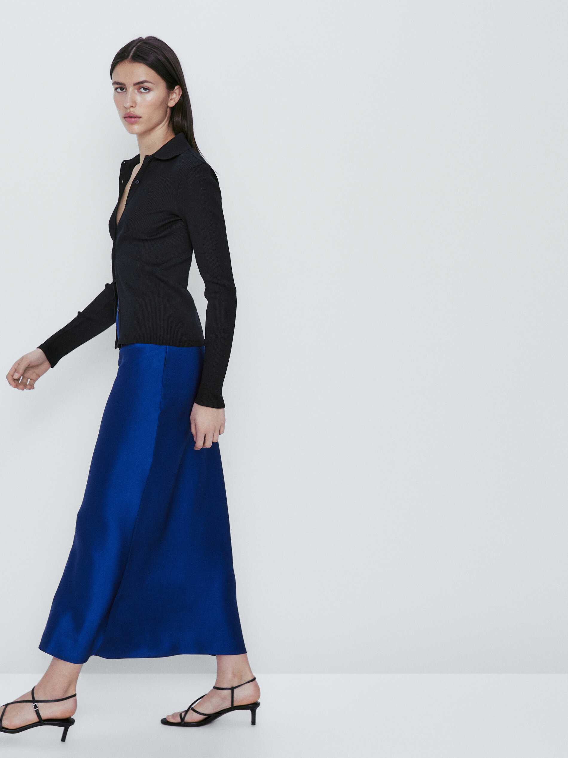 Falda midi fluida satinada - AZULÓN