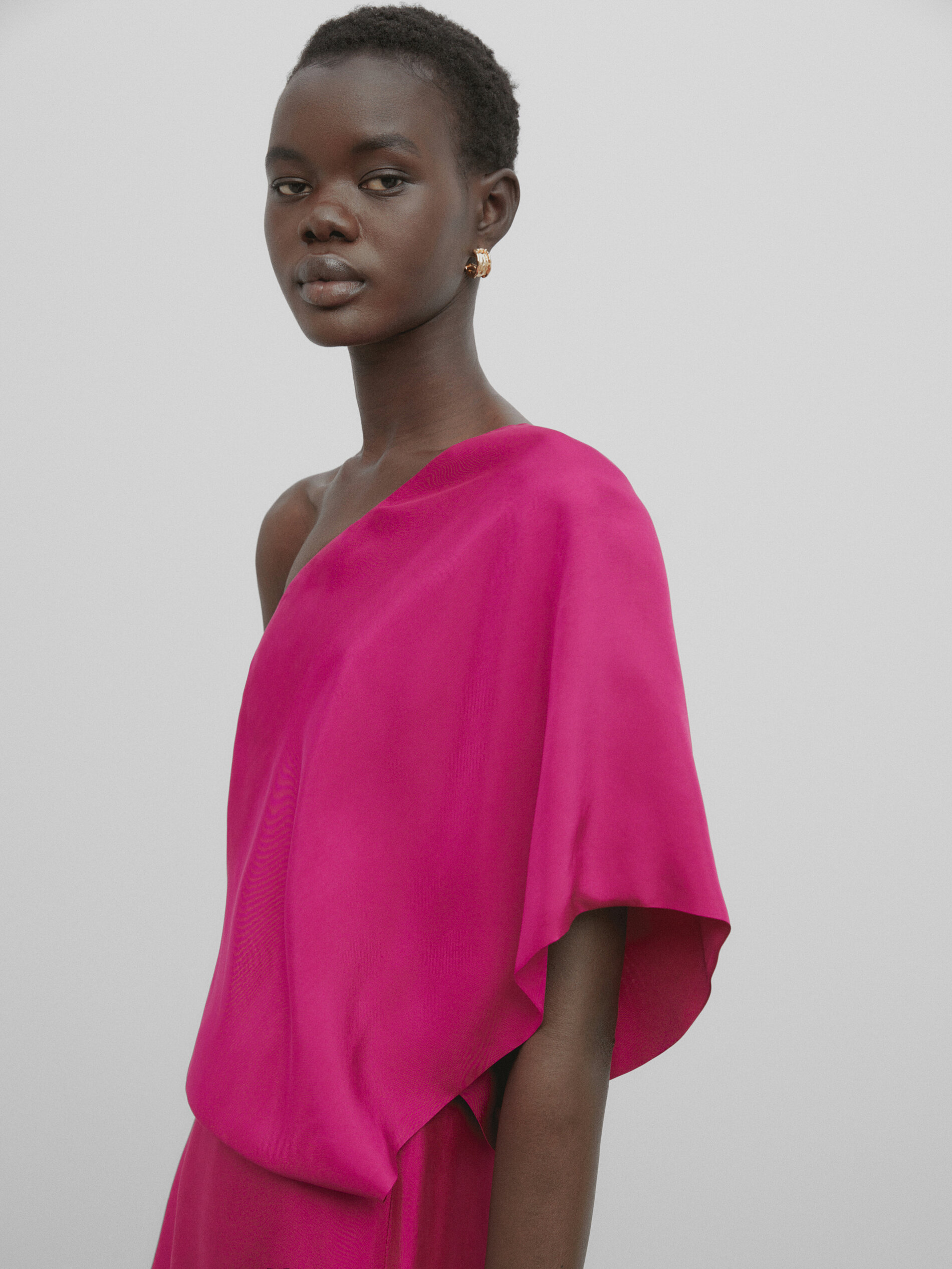 Vestido corto asimétrico -Studio - FUCSIA