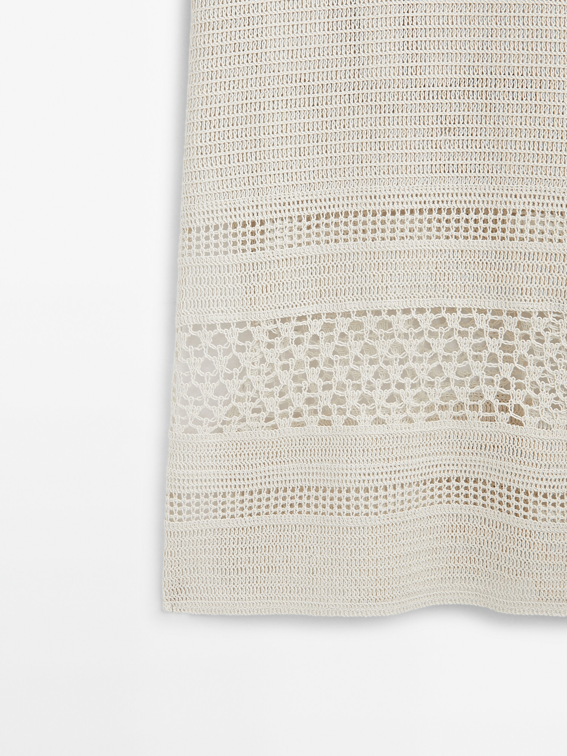 Vestido midi crochet escote pico - CRUDO