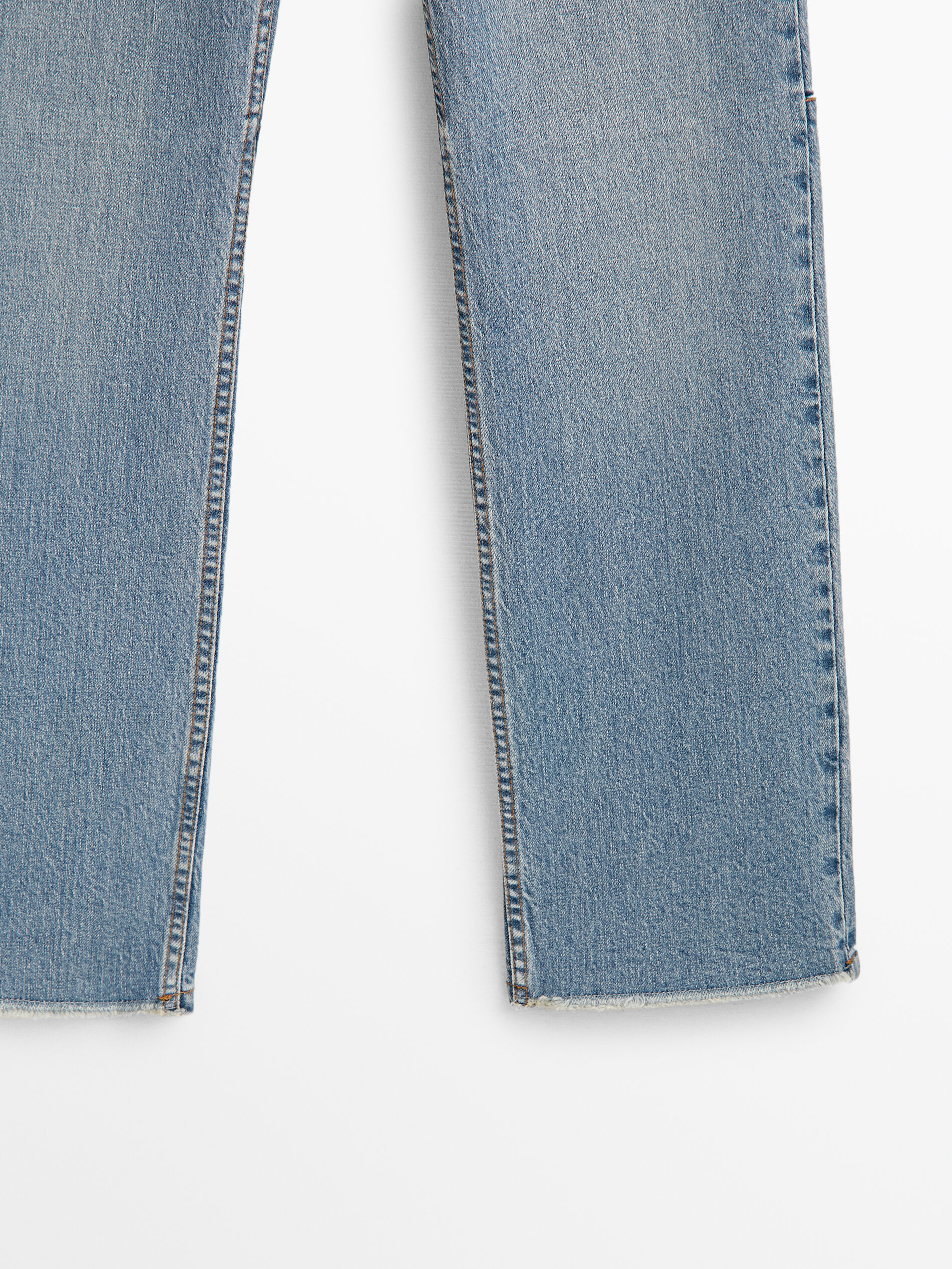 Pantalón vaquero tiro medio slim fit costuras - Azul Claro