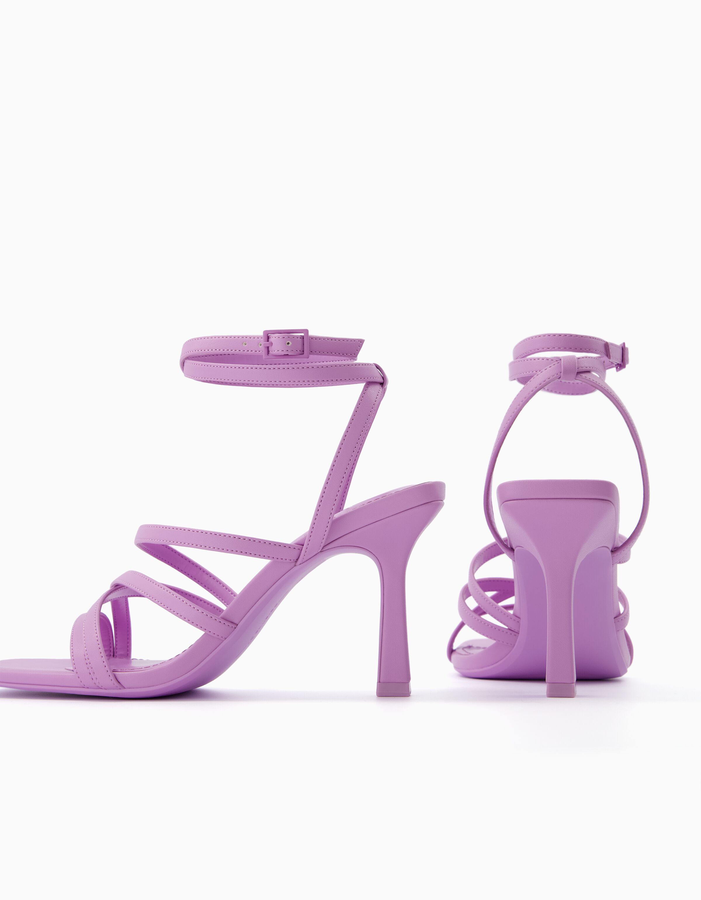 Sandalia tacón tiras pulsera