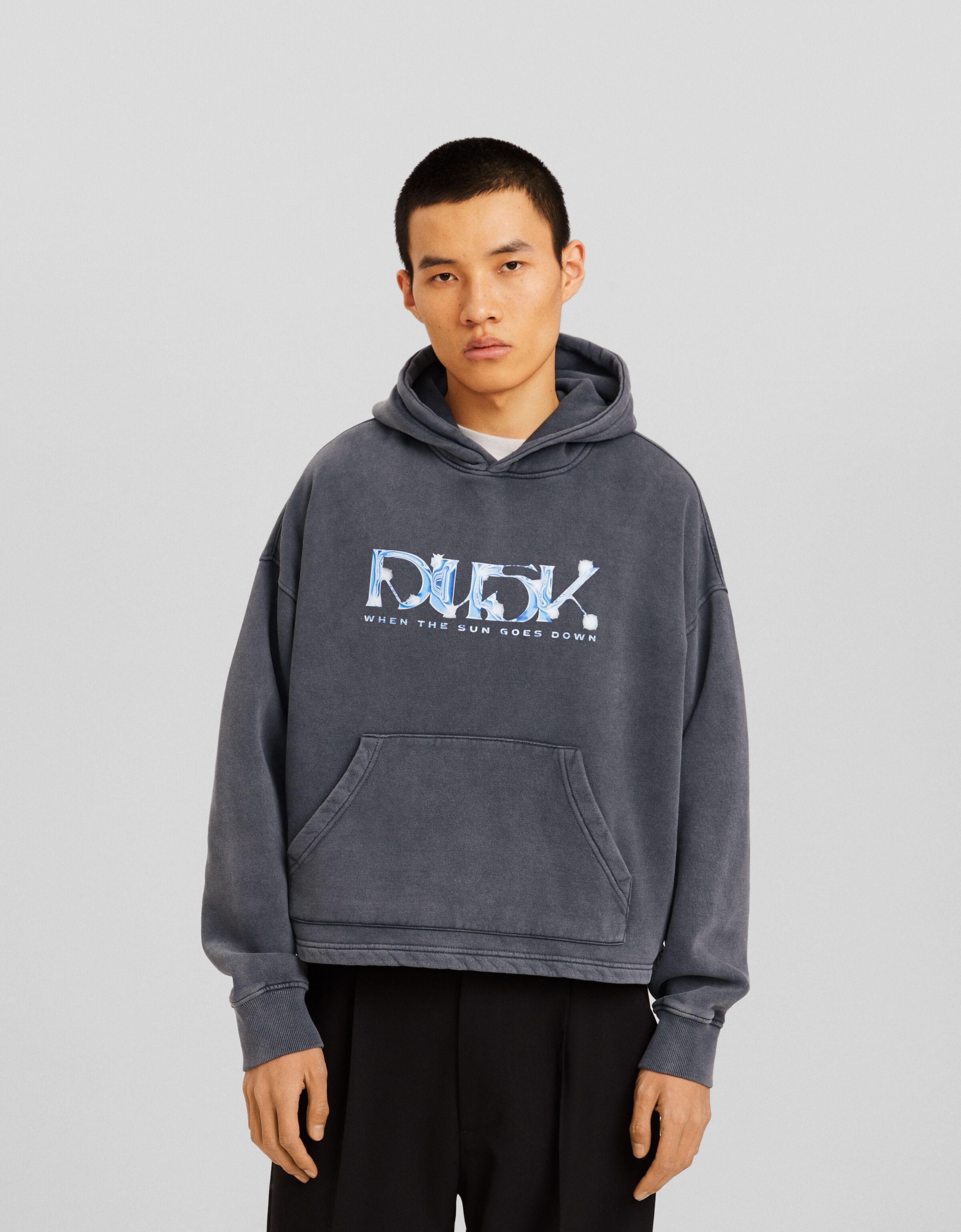 Sudadera capucha cropped efecto lavado print