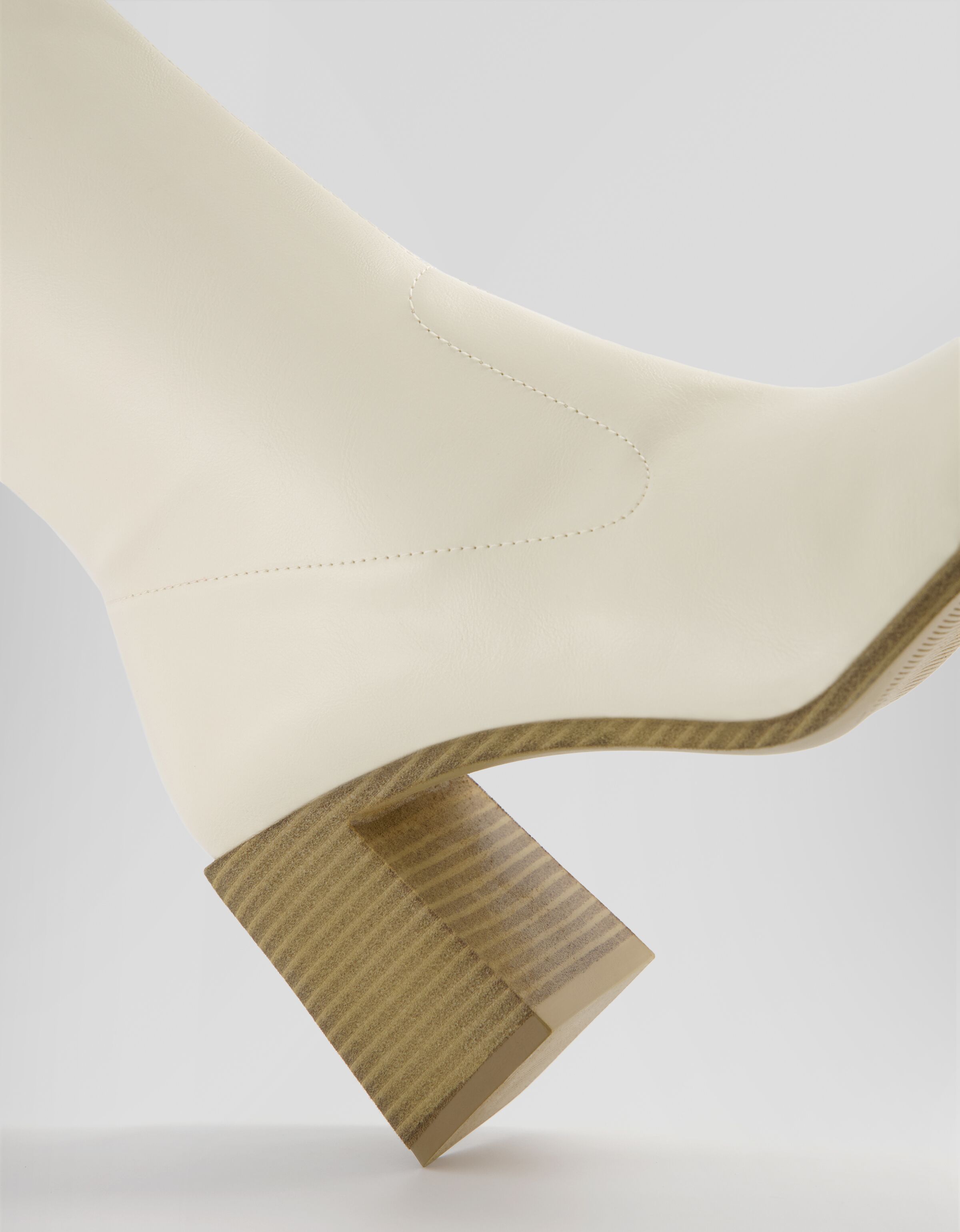 Botines tacón ancho ajustados