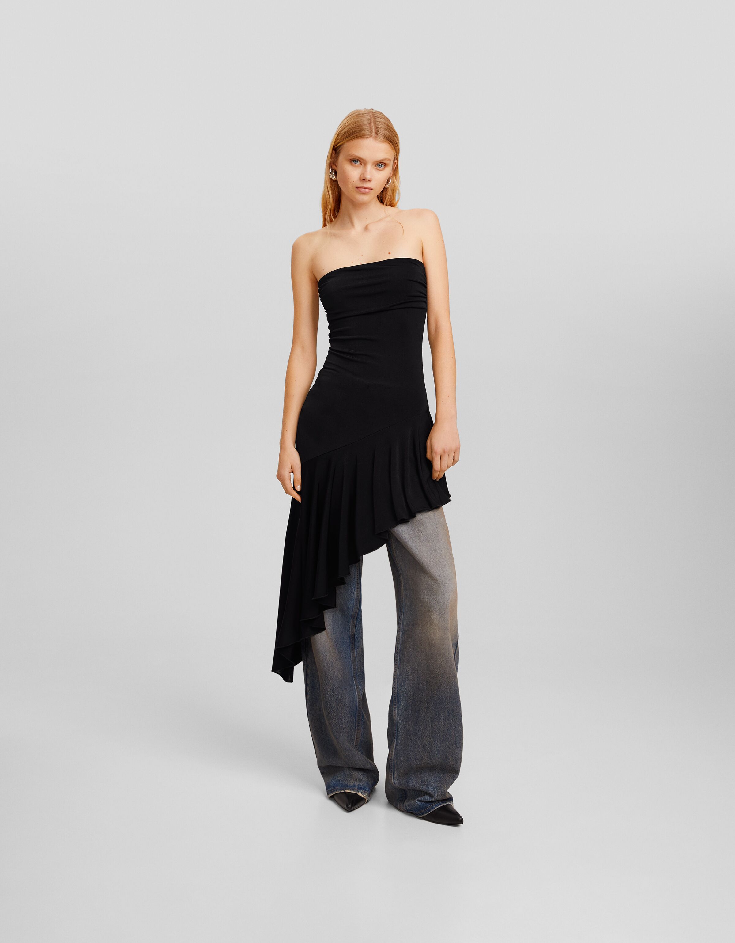 Vestido midi bandeau asimétrico