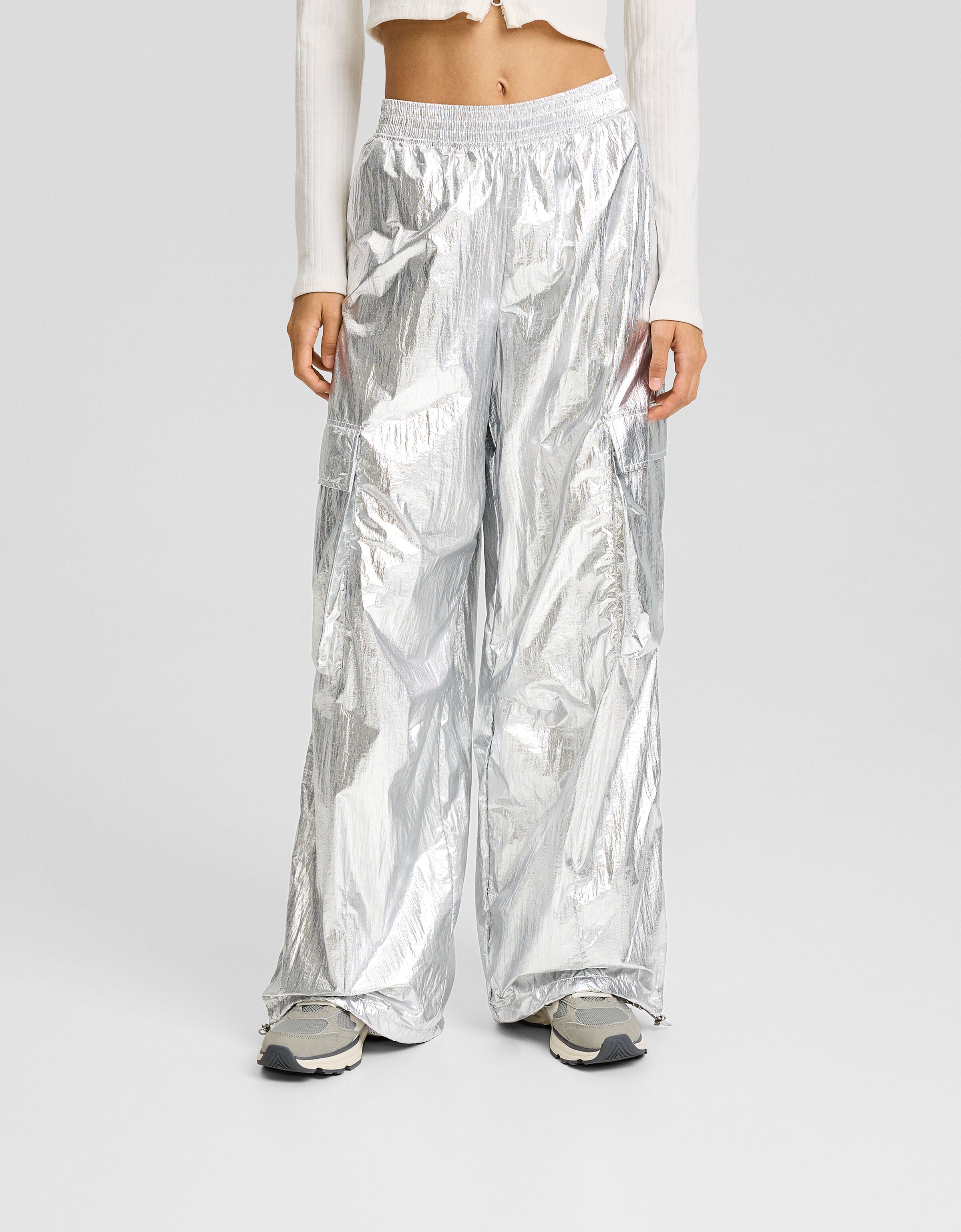 Pantalón parachute con nylon