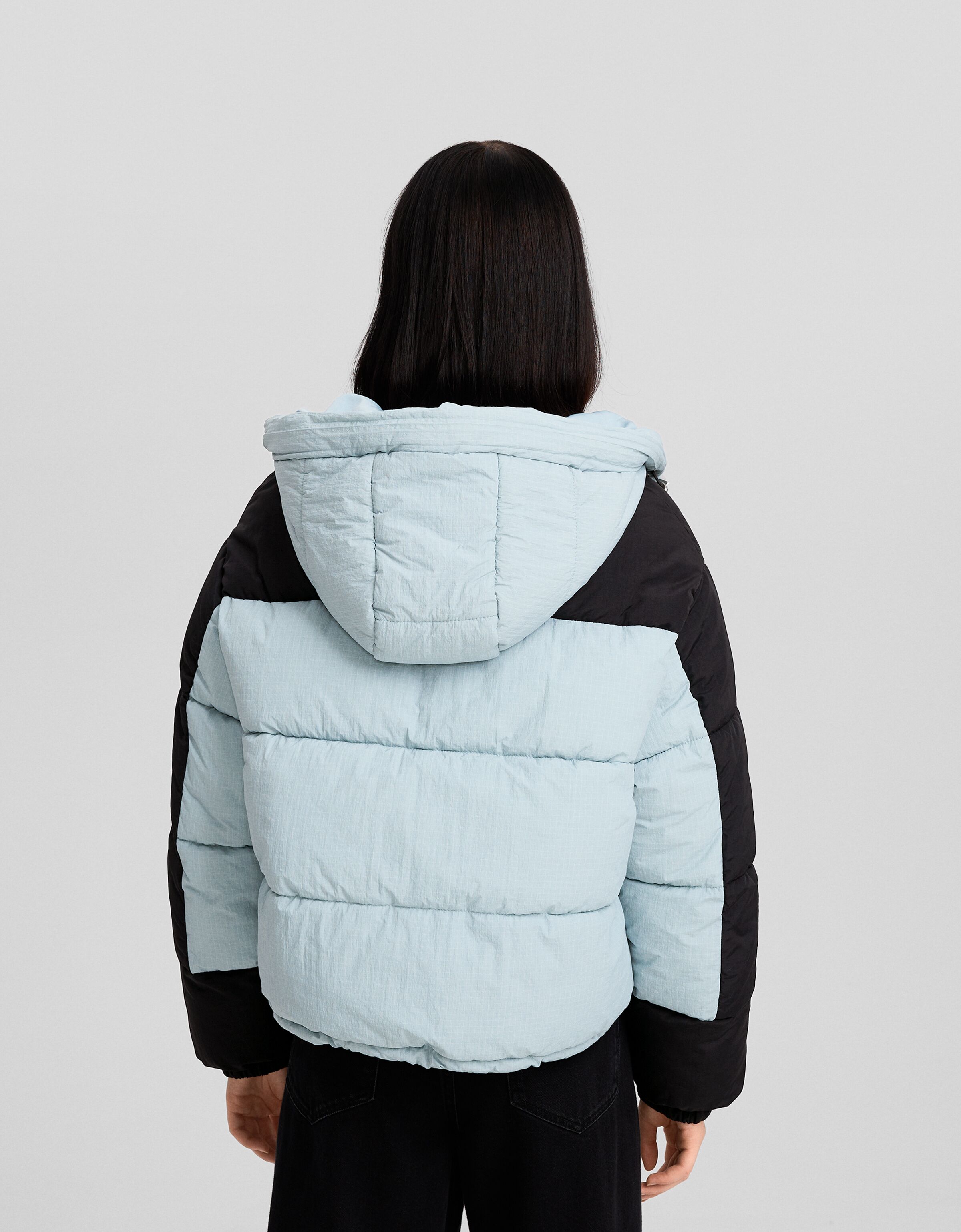 Cazadora capucha color block con nylon