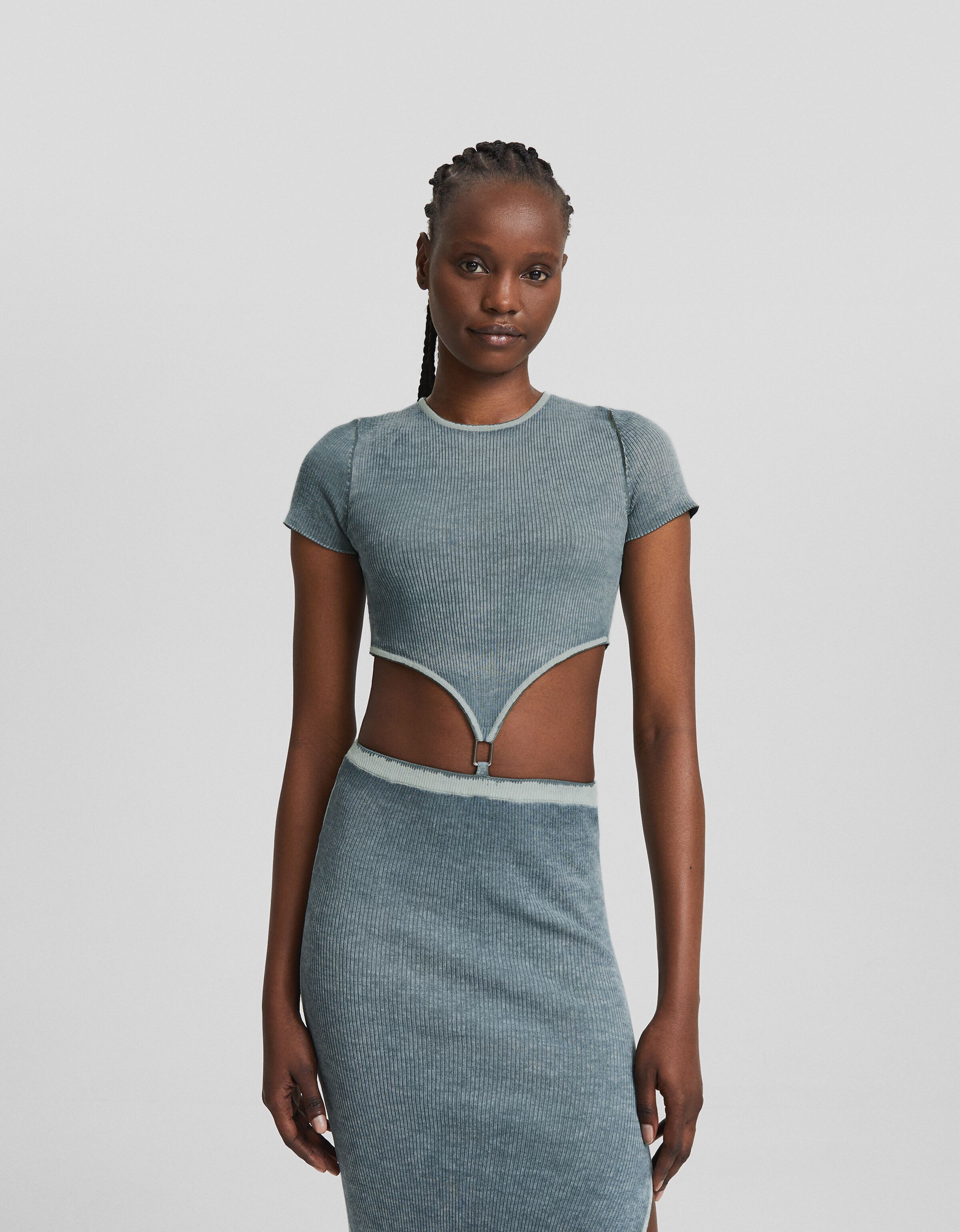 Vestido midi punto efecto lavado cut out