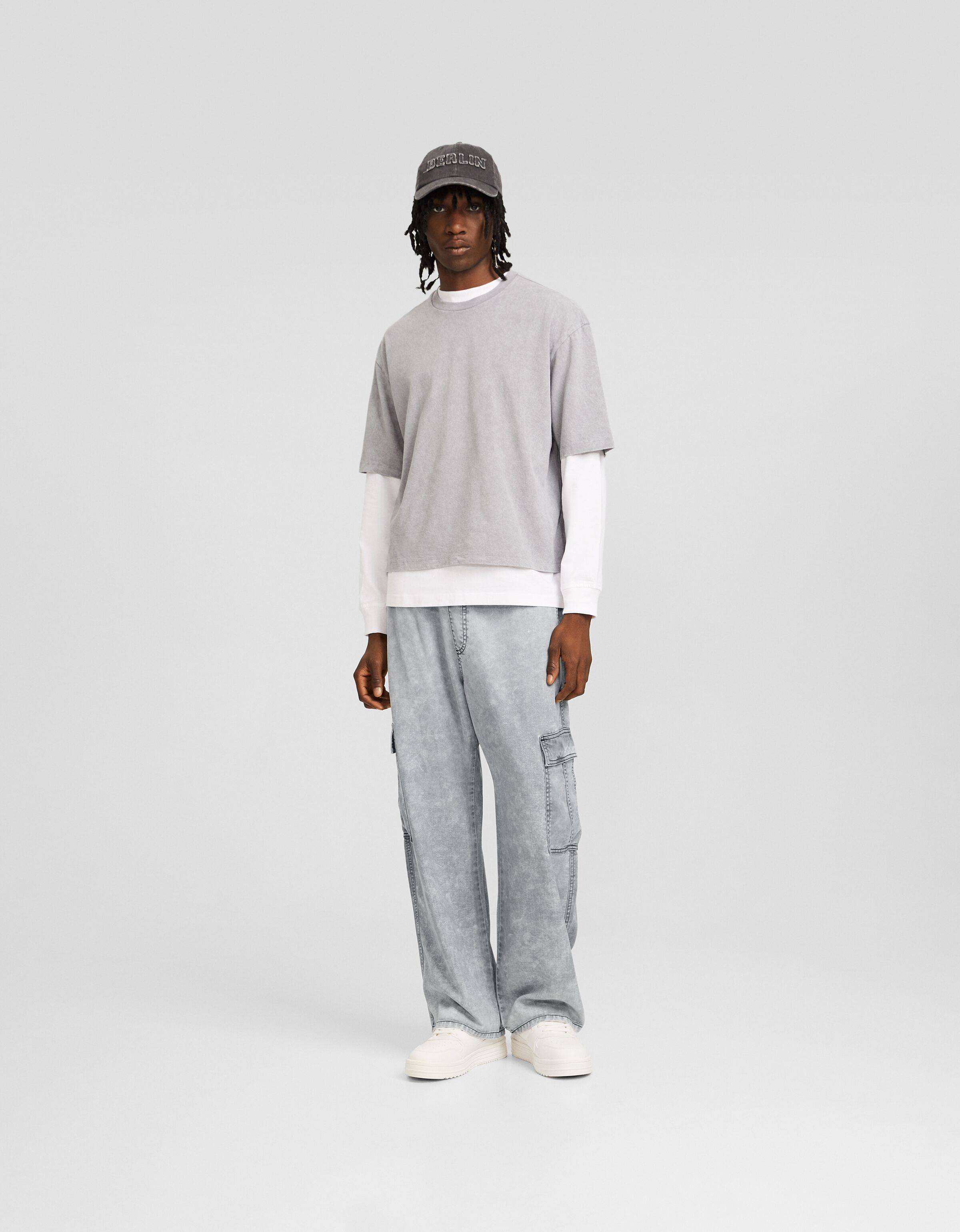 Pantalón cargo fluido efecto lavado