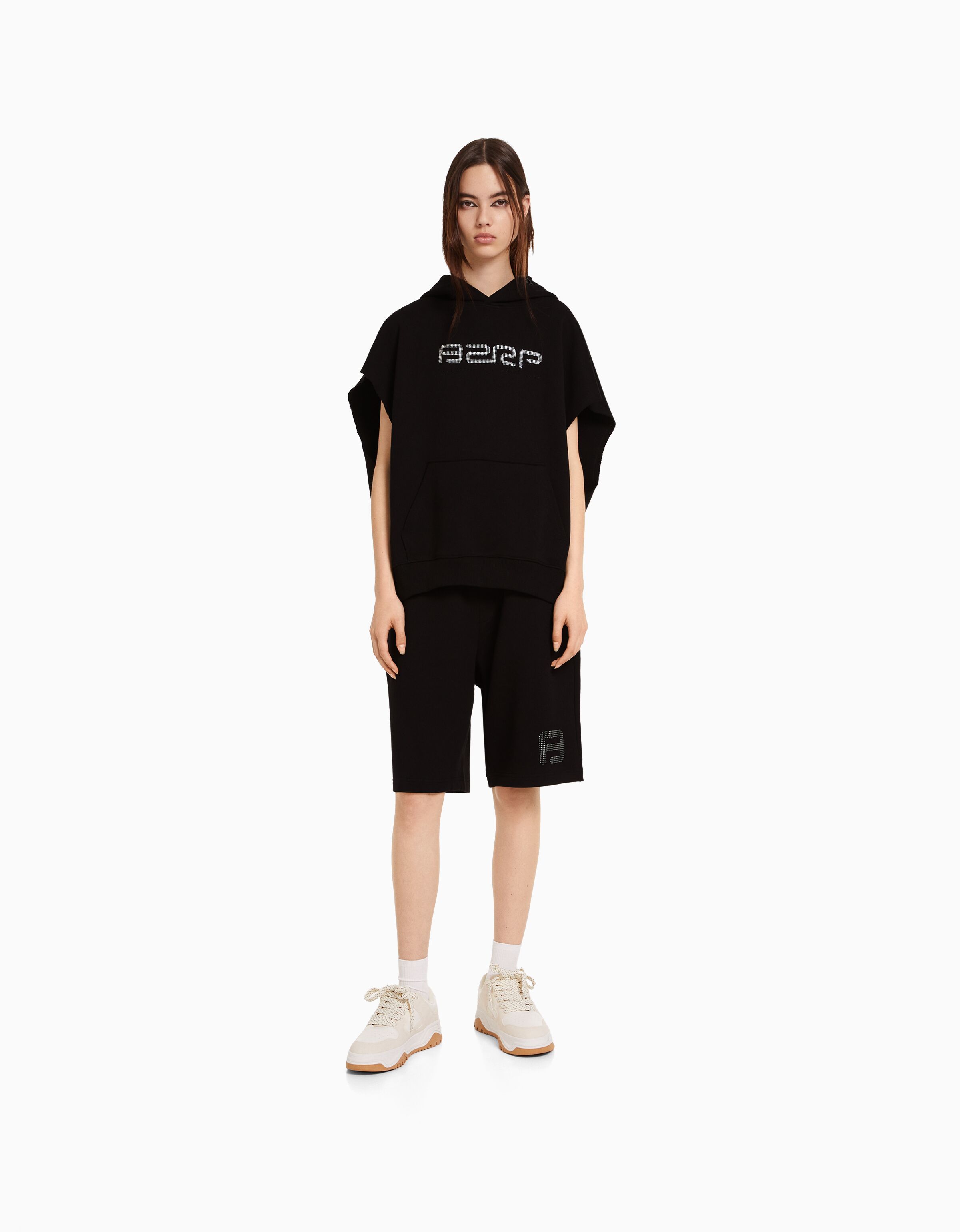 Bermuda BERSHKA ft. BIZARRAP strass felpa