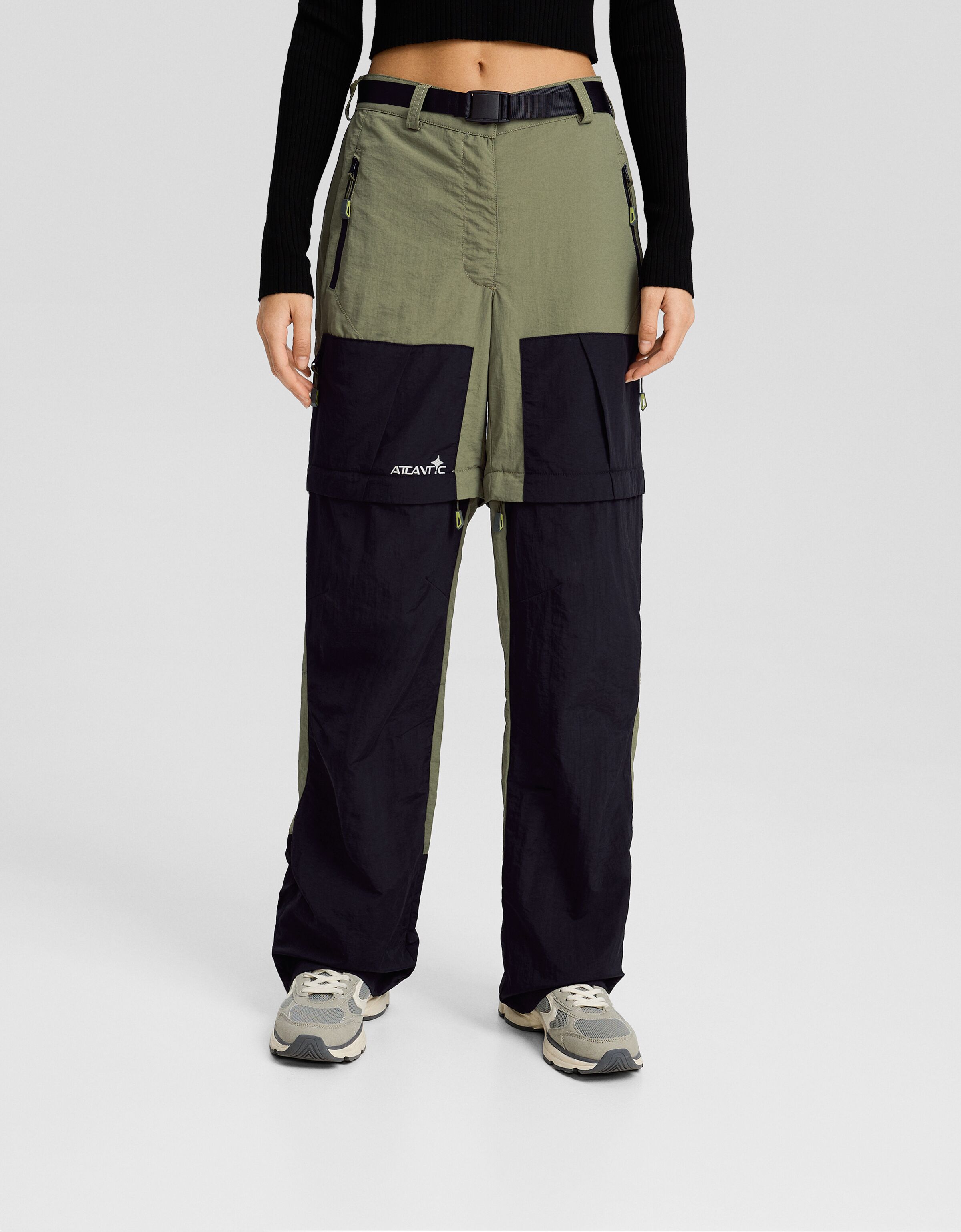 Pantalón nylon técnico color block