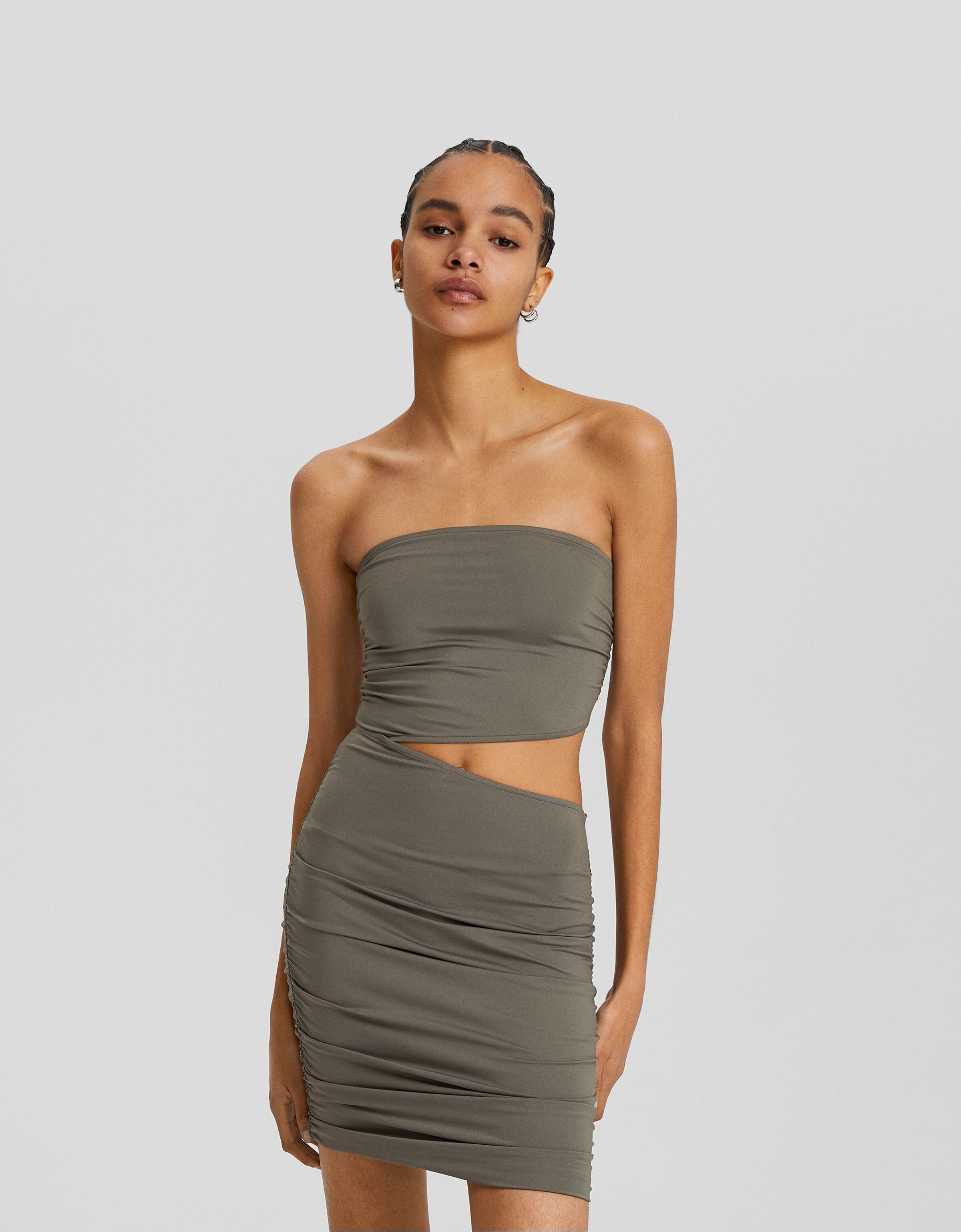 Vestido mini bandeau frunce lateral