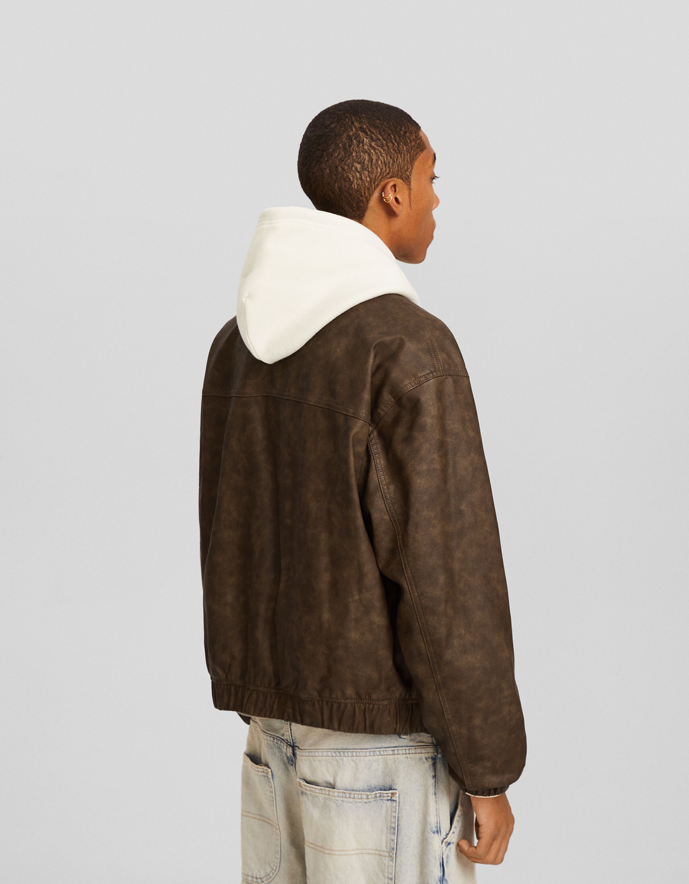 Cazadora efecto piel desgastada