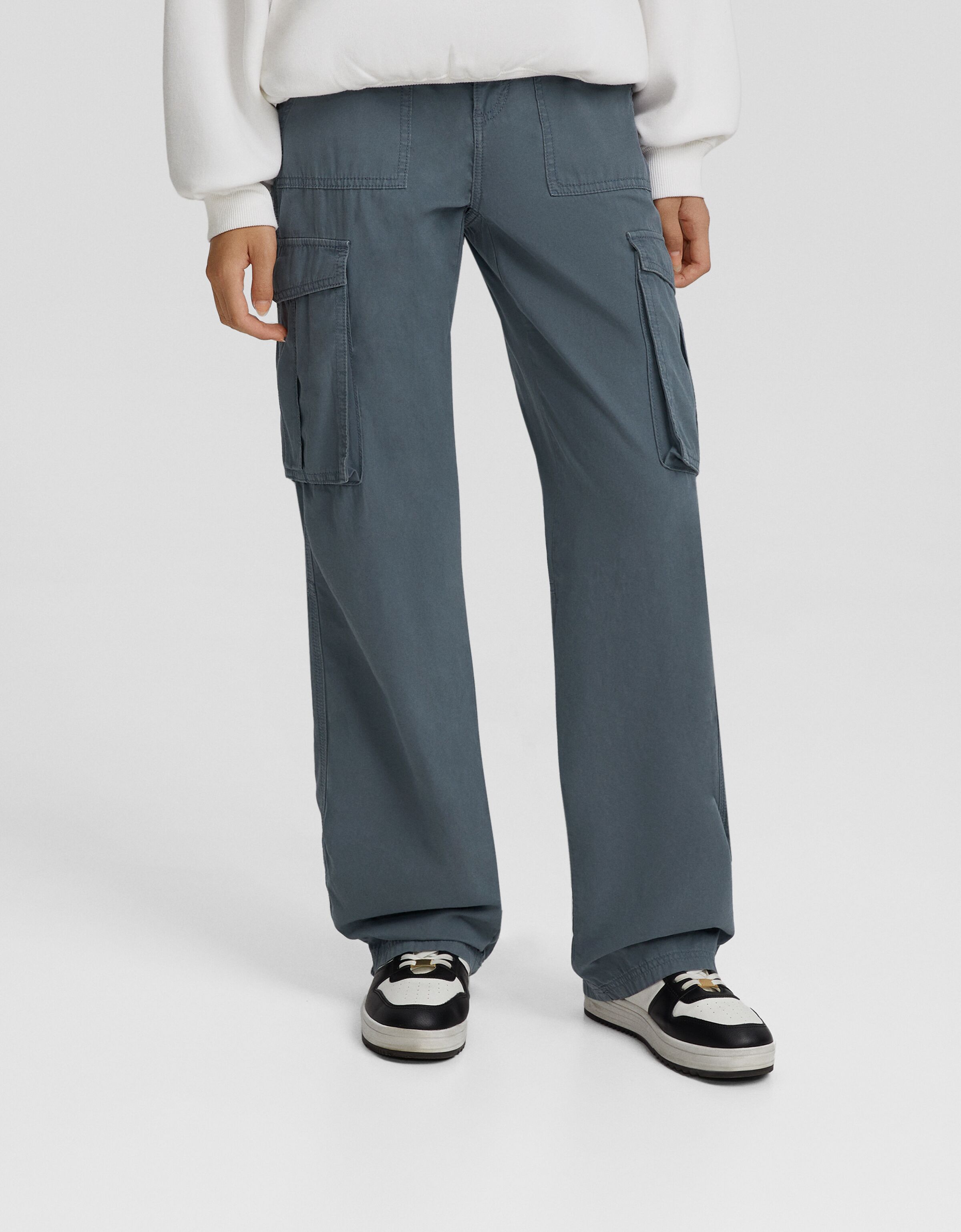 Pantalón straight cargo ajustable