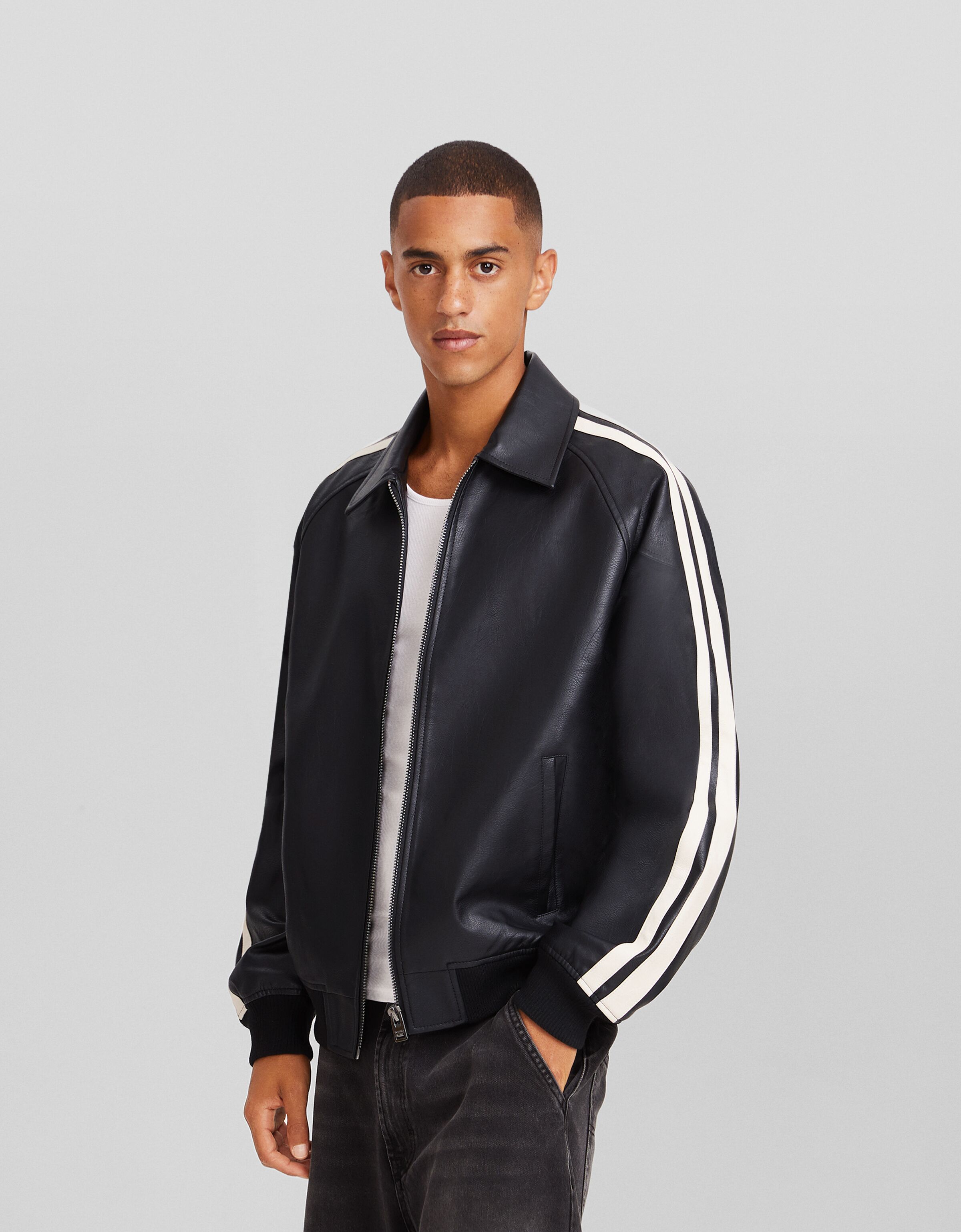 Cazadora efecto piel bandas laterales