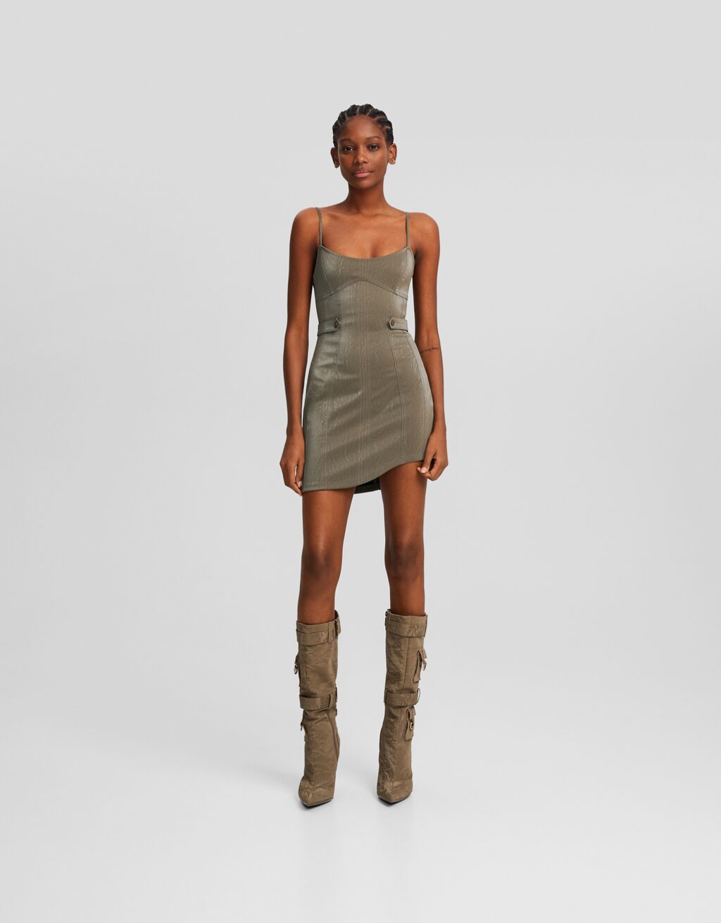 Vestido mini tirantes asimétrico efecto piel