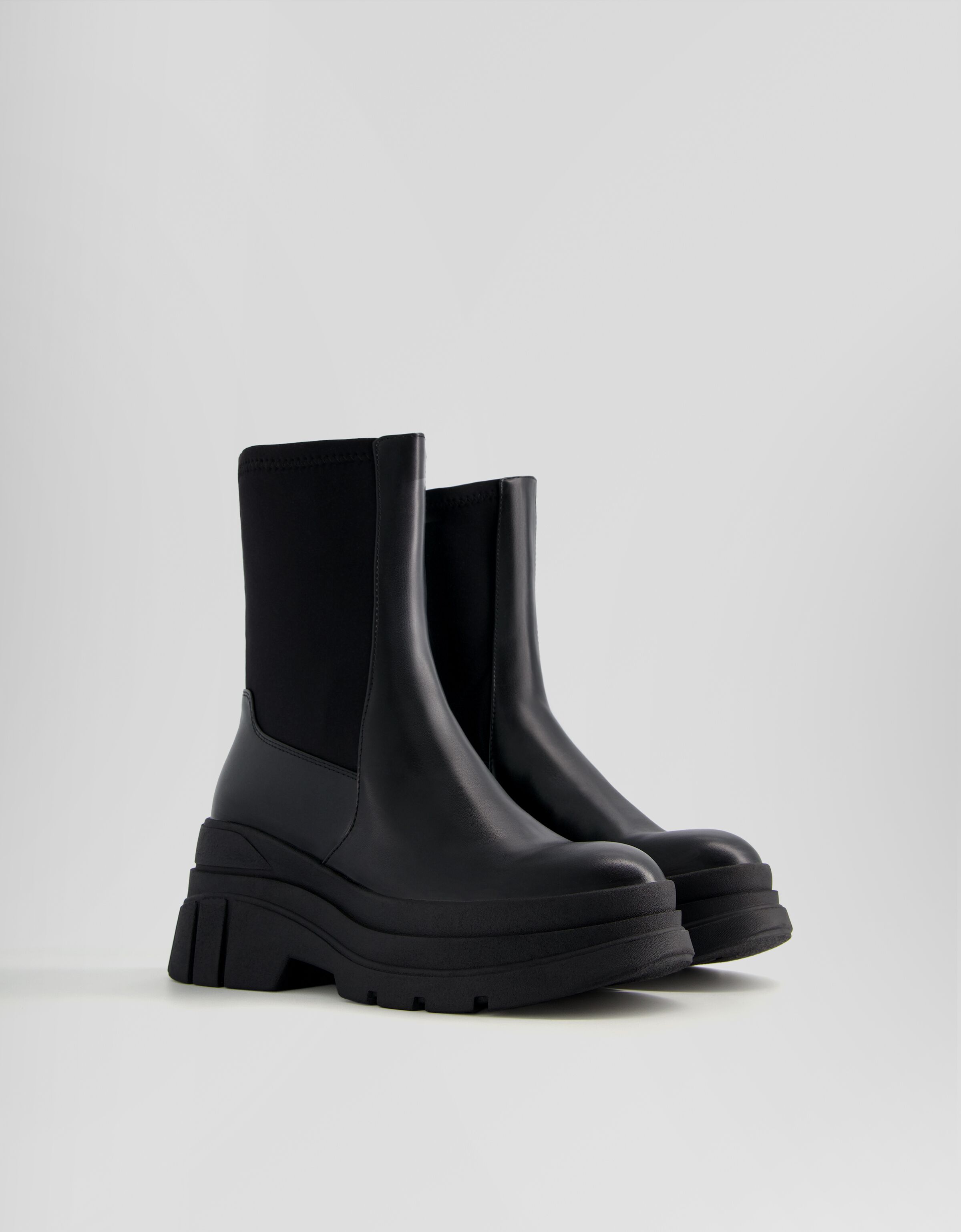 Botines planos combinados