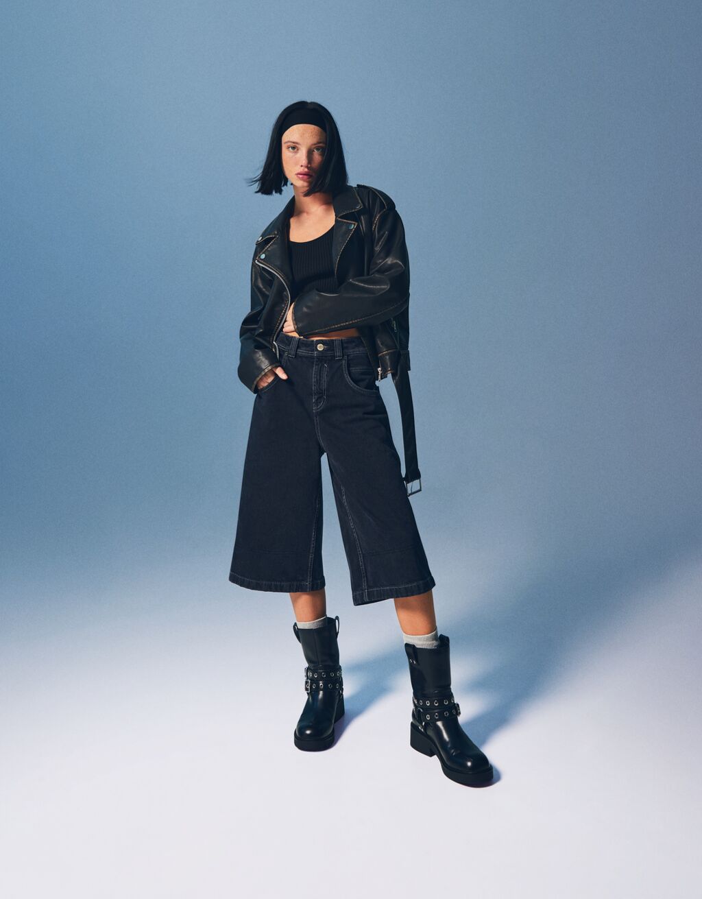 Botines moteros detalle hebillas