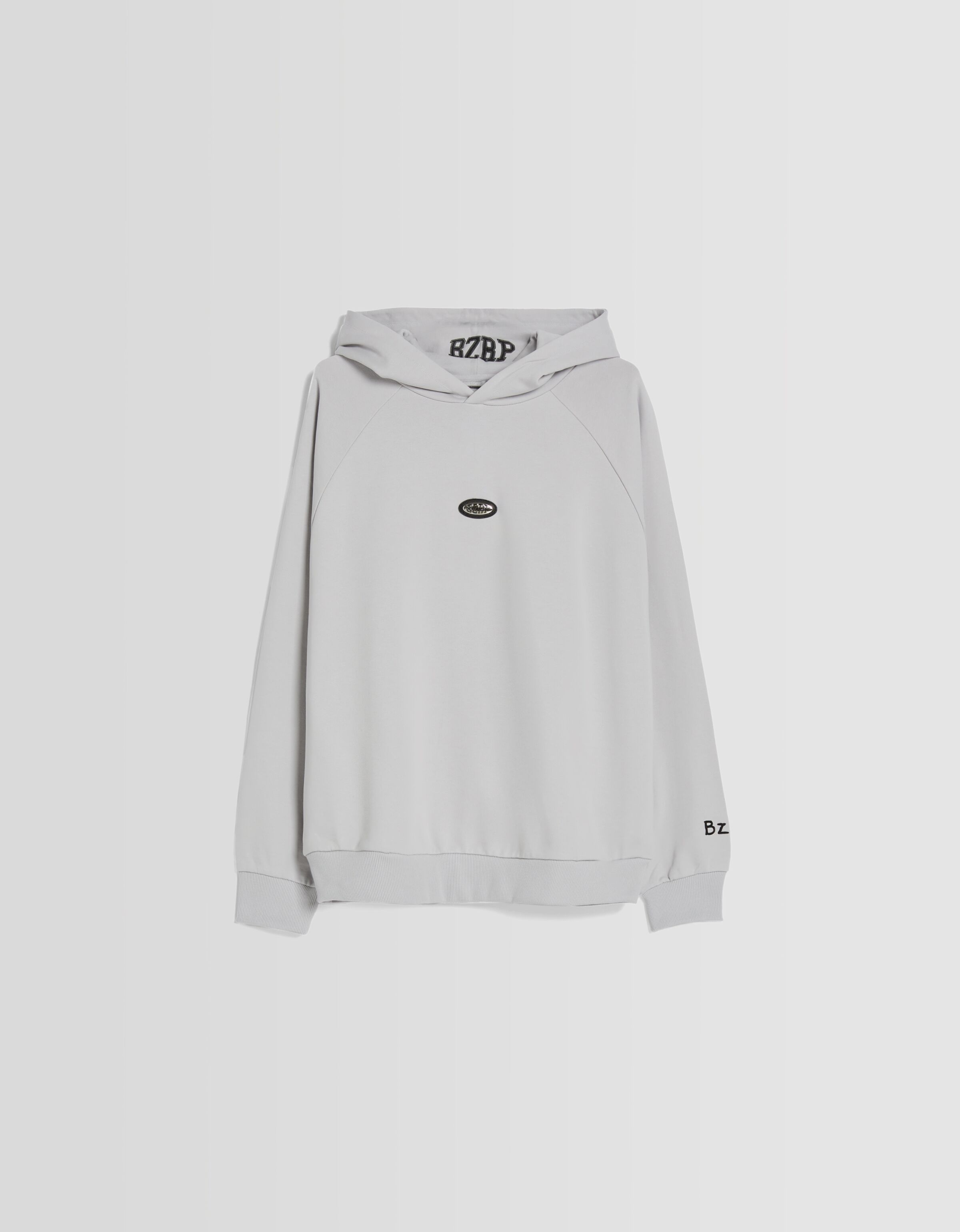 Sudadera BERSHKA ft. BIZARRAP capucha detalle