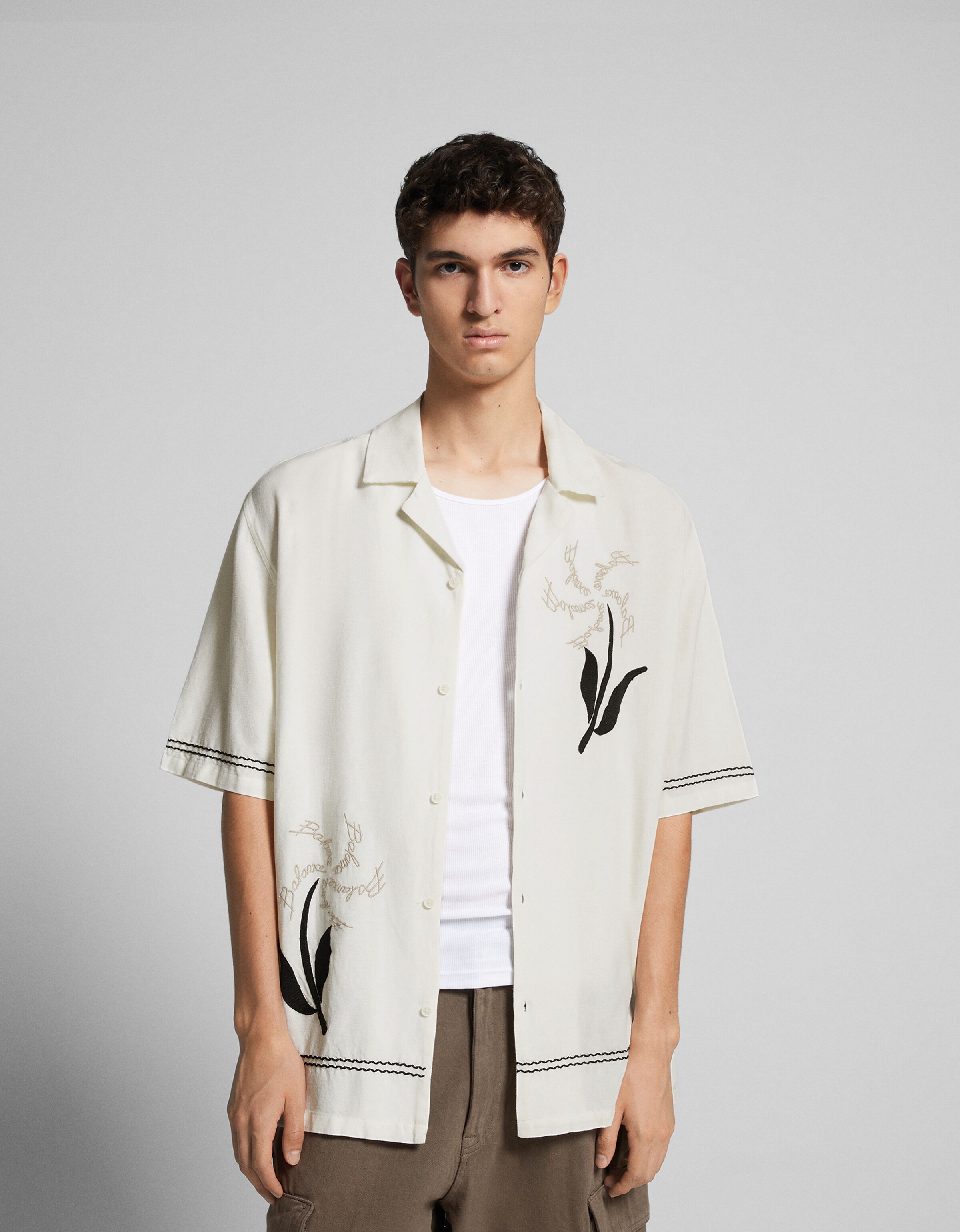 Camisa manga corta rústica bordado flor