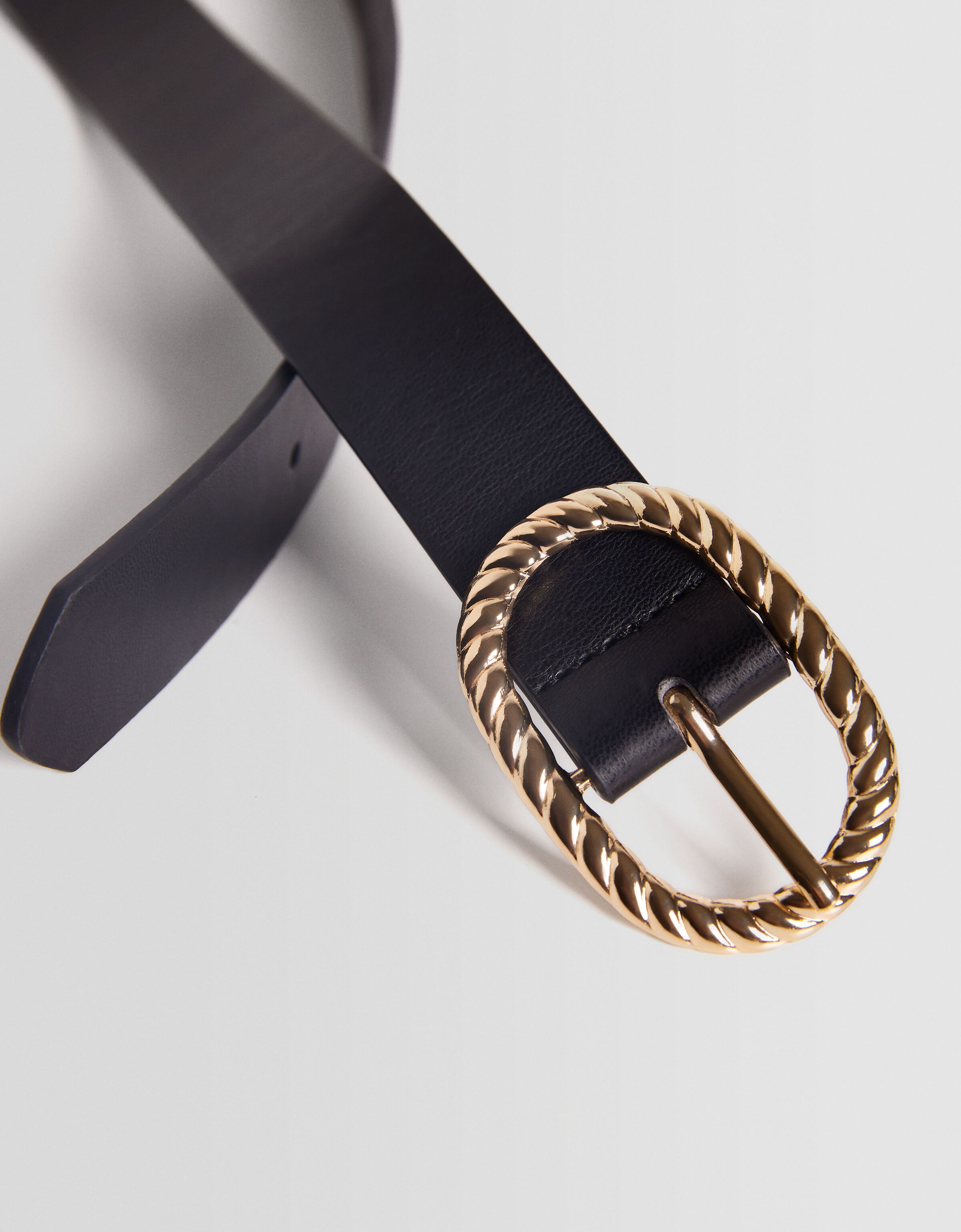 Cinturón efecto piel detalle hebilla